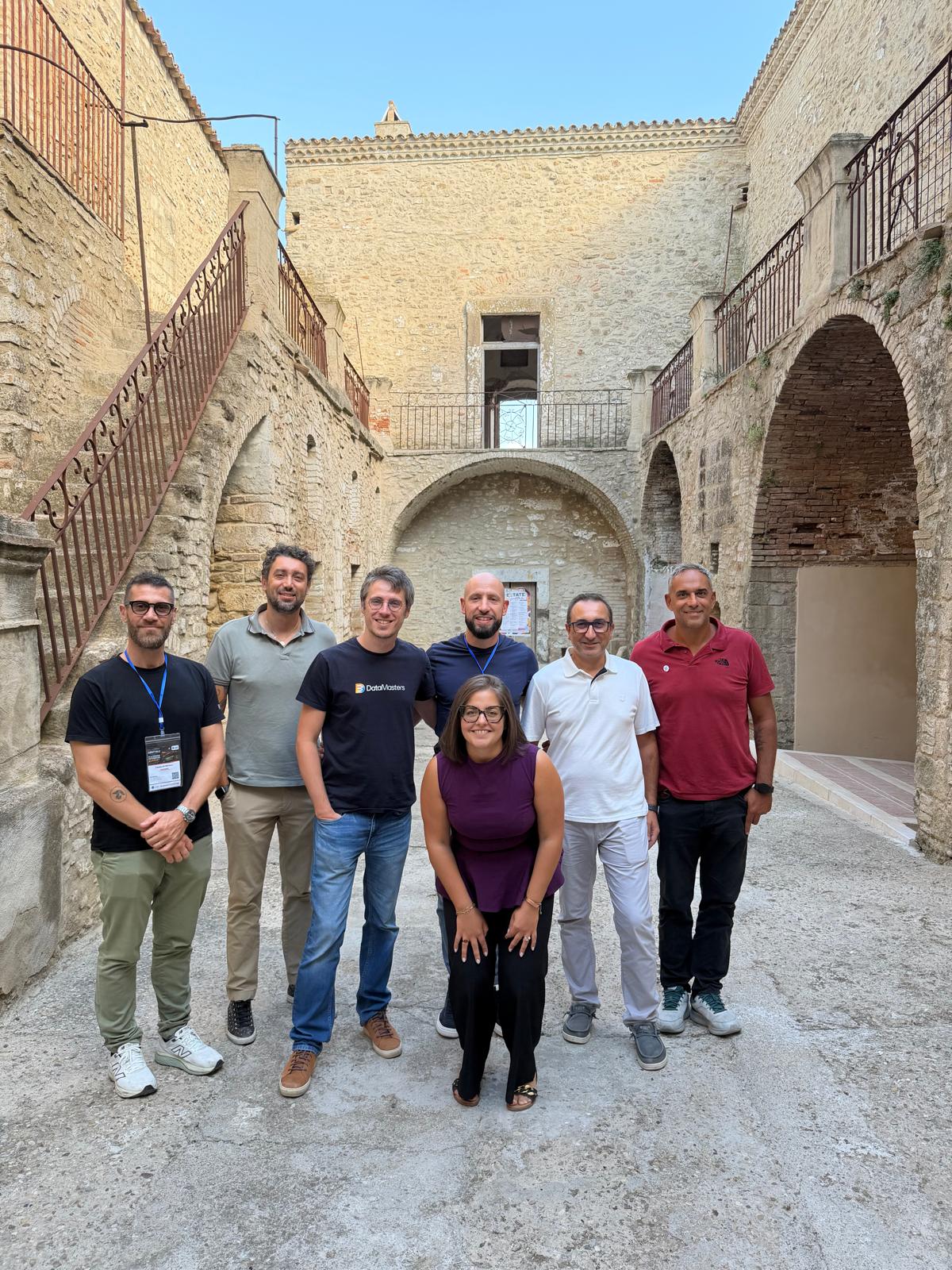 Gruppo dell’Academy nel cortile del Castello Sichinulfo