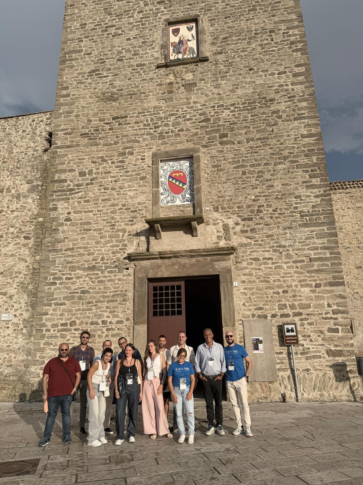 Partecipanti della prima edizione all’ingresso del Castello Sichinulfo