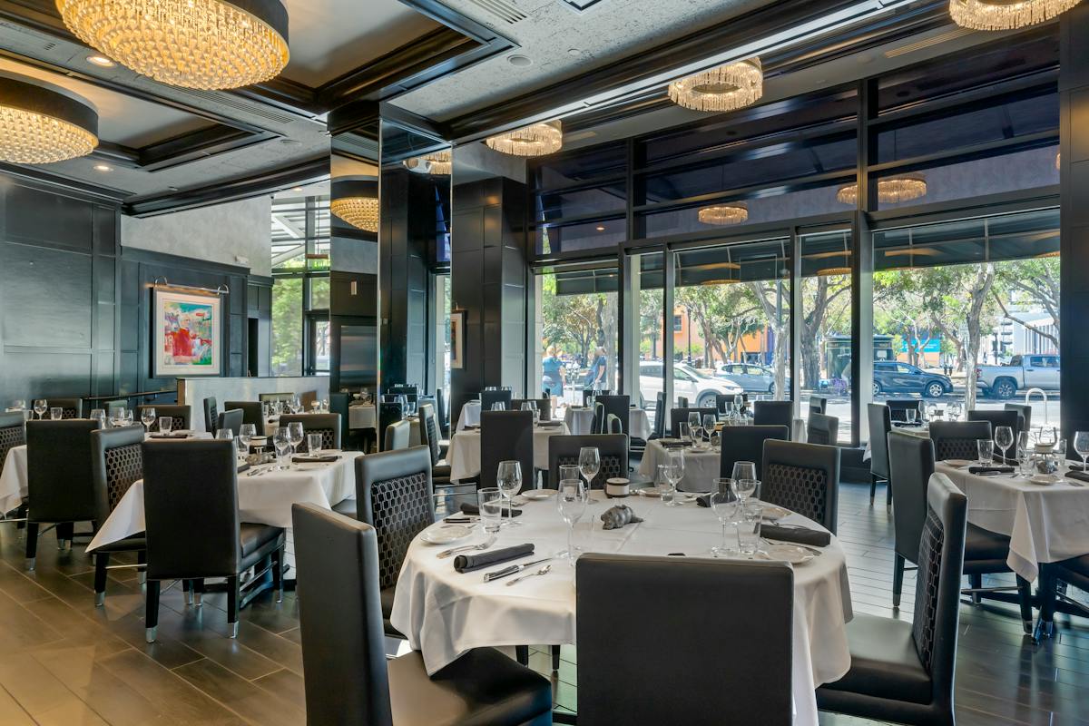 Dining room at Morton's The Steakhouse in San Jose