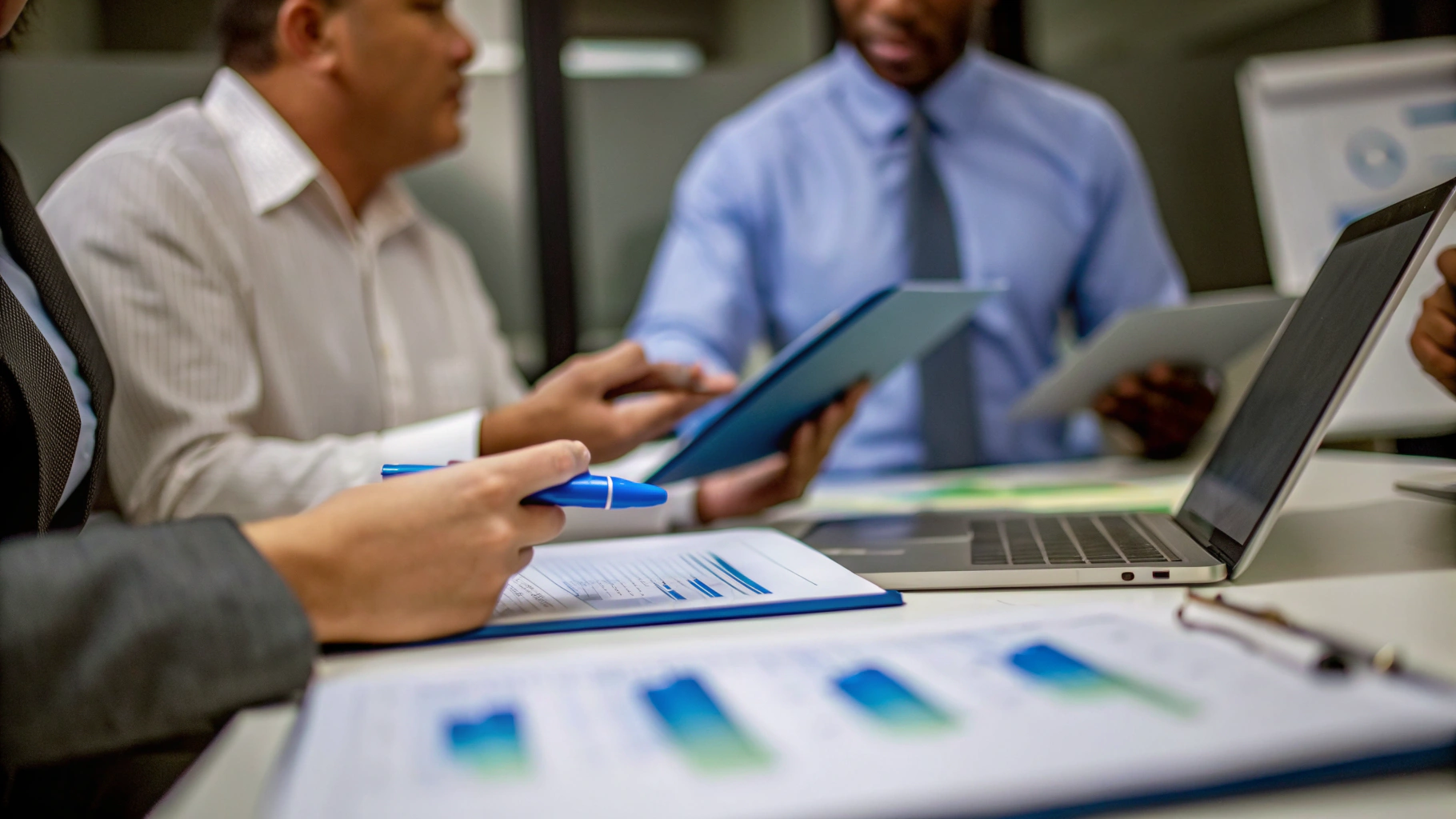 Navigating Regulatory Compliance in Pharmaceuticals Navigating Regulatory Compliance in Pharmaceuticals