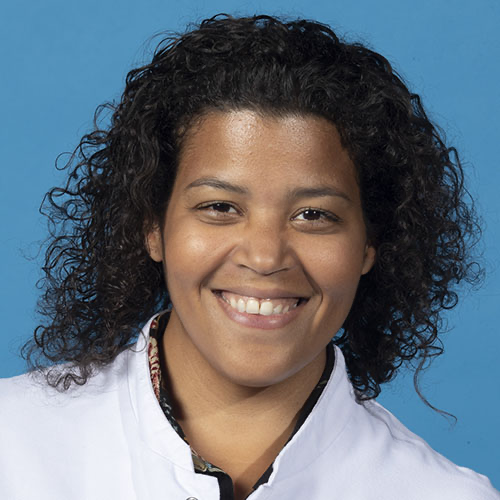 Dr. Ellianne Dos Santos