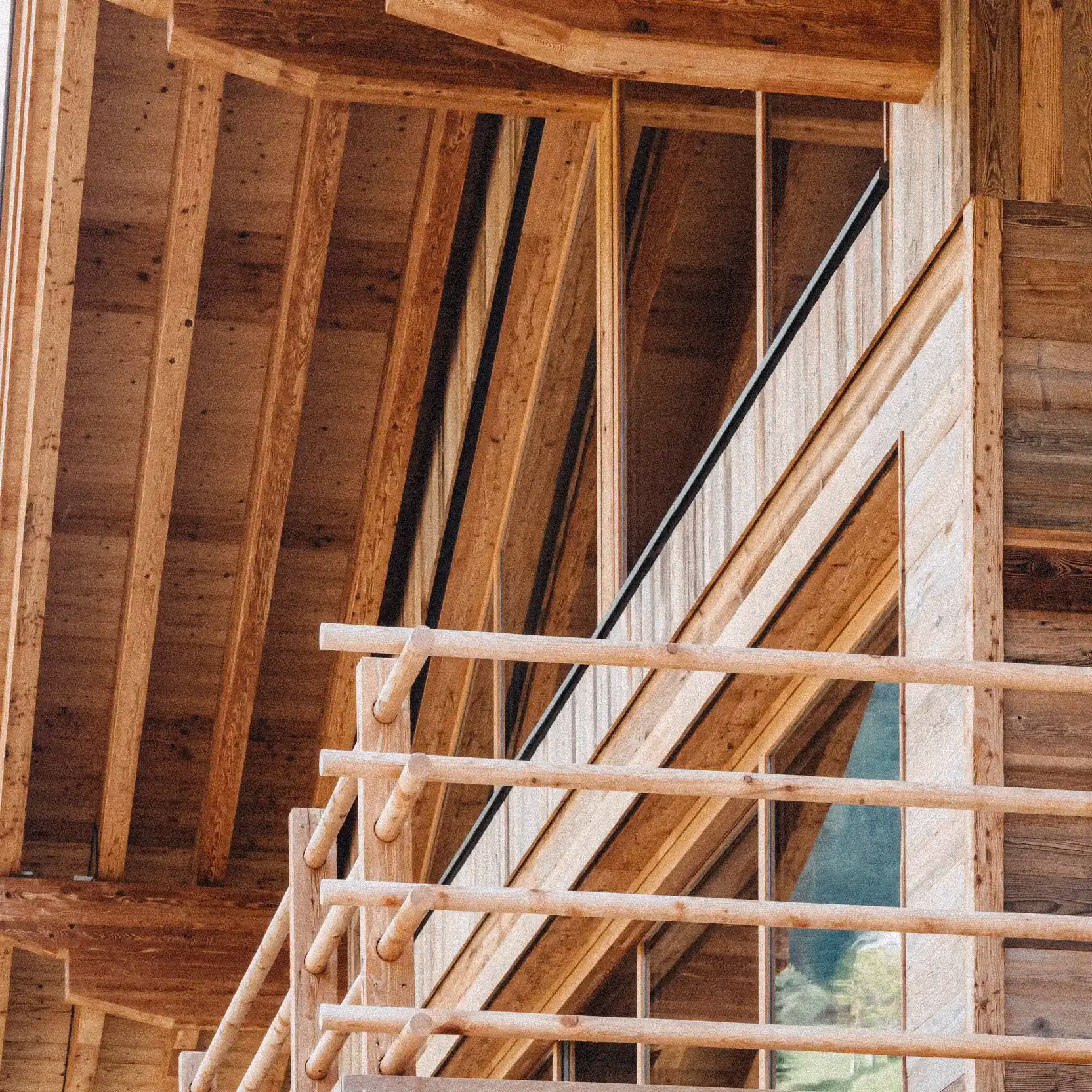 A detailled view of the wooden roof construction