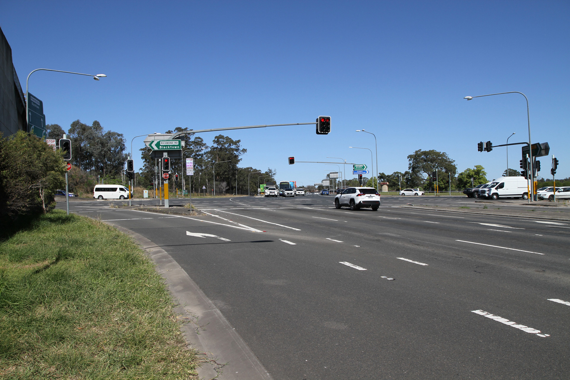 Viewpoint 01 - Before view of Richmond Road / Rooty Hill Road North / M7 ramps, looking south west