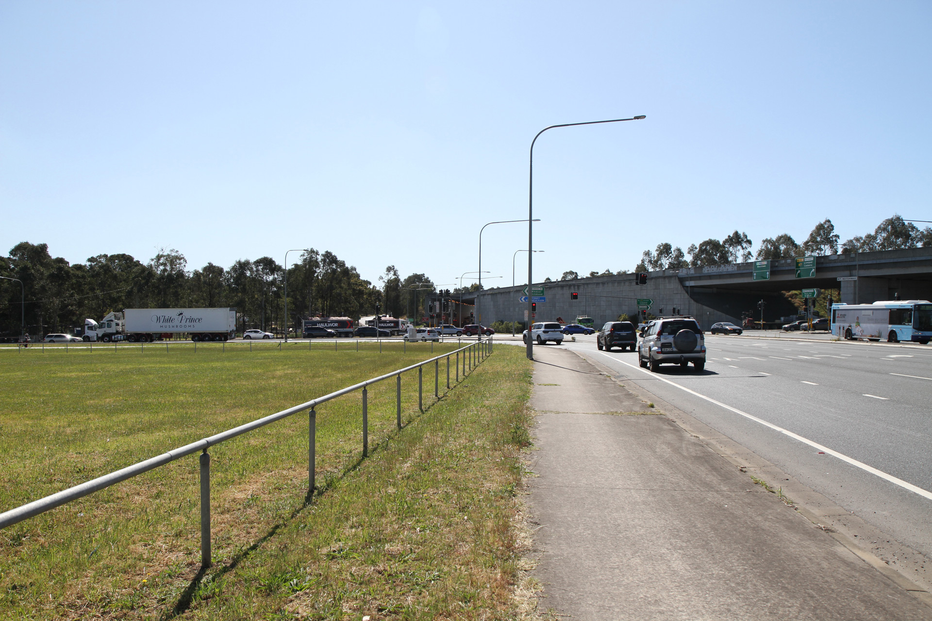 Viewpoint 02 - Before view of Richmond Road / Rooty Hill Road North / M7 ramps, looking east from shared path