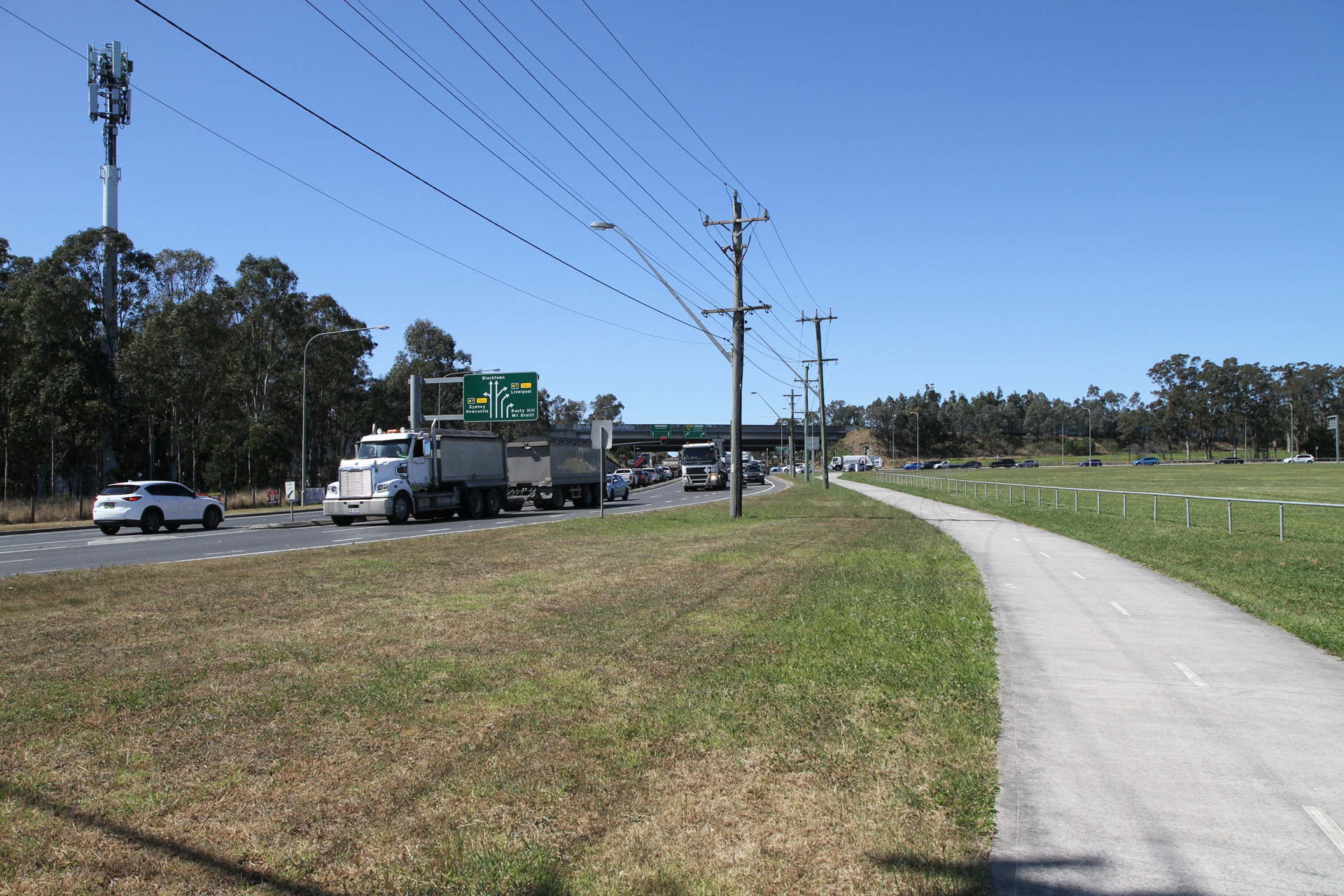 Viewpoint 04 - Before view of new flyover bridge, looking south from shared path