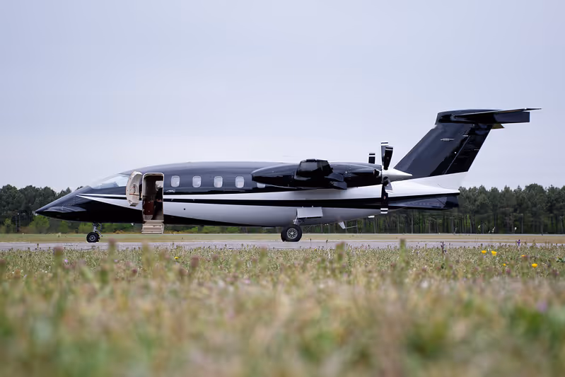 Piaggio P180