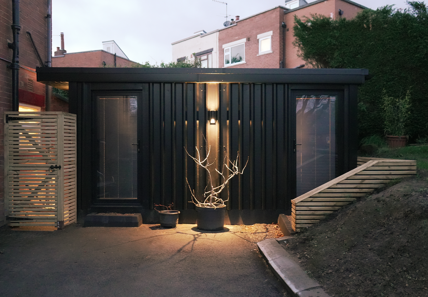 Angela’s family garden snug with a bold, steel finish