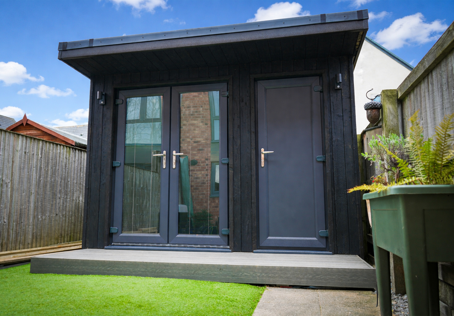 Peter’s compact garden office with integrated storage