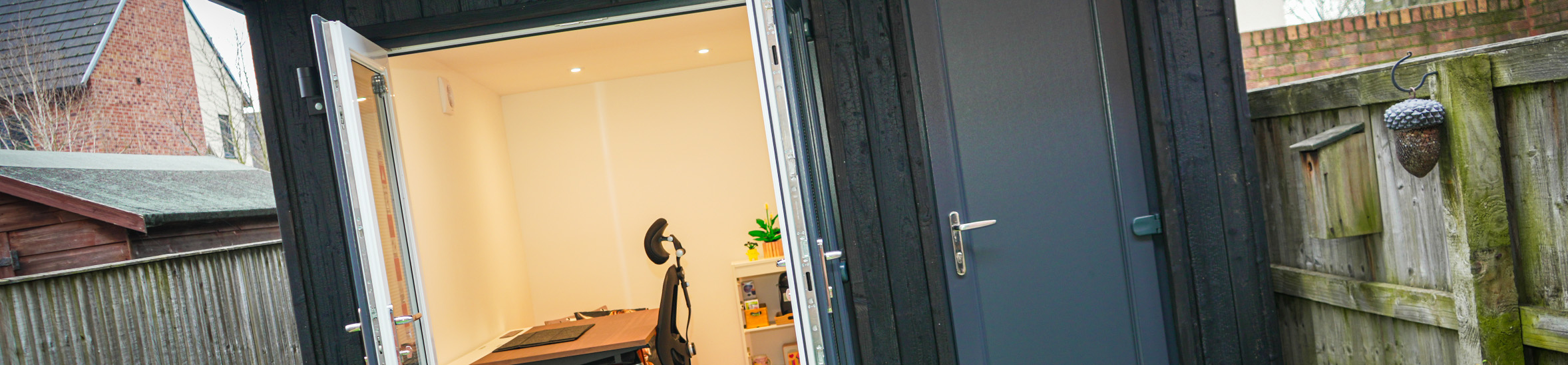 Peter’s compact garden office with integrated storage