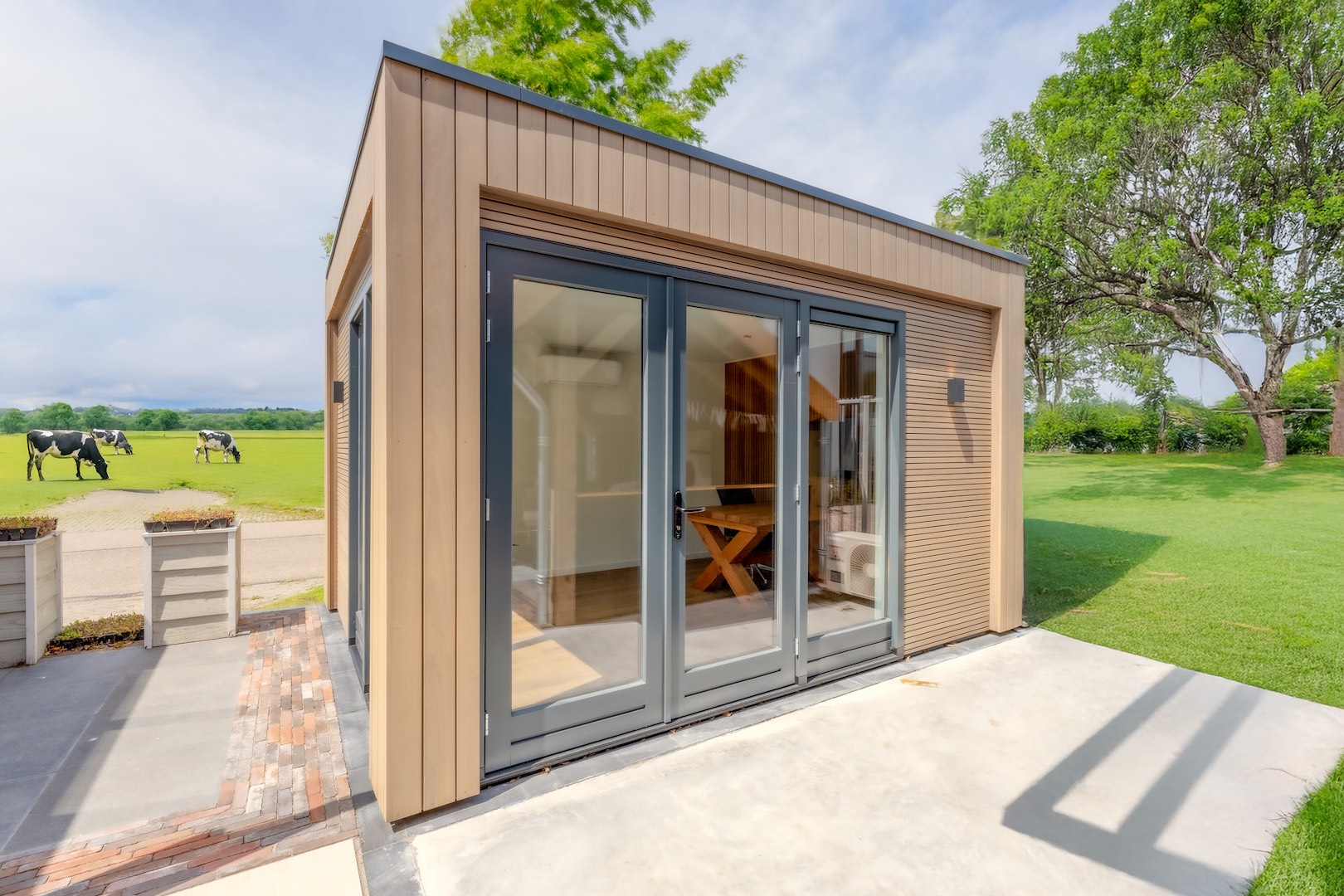 modern 2.0 tuinkantoor in showroom
