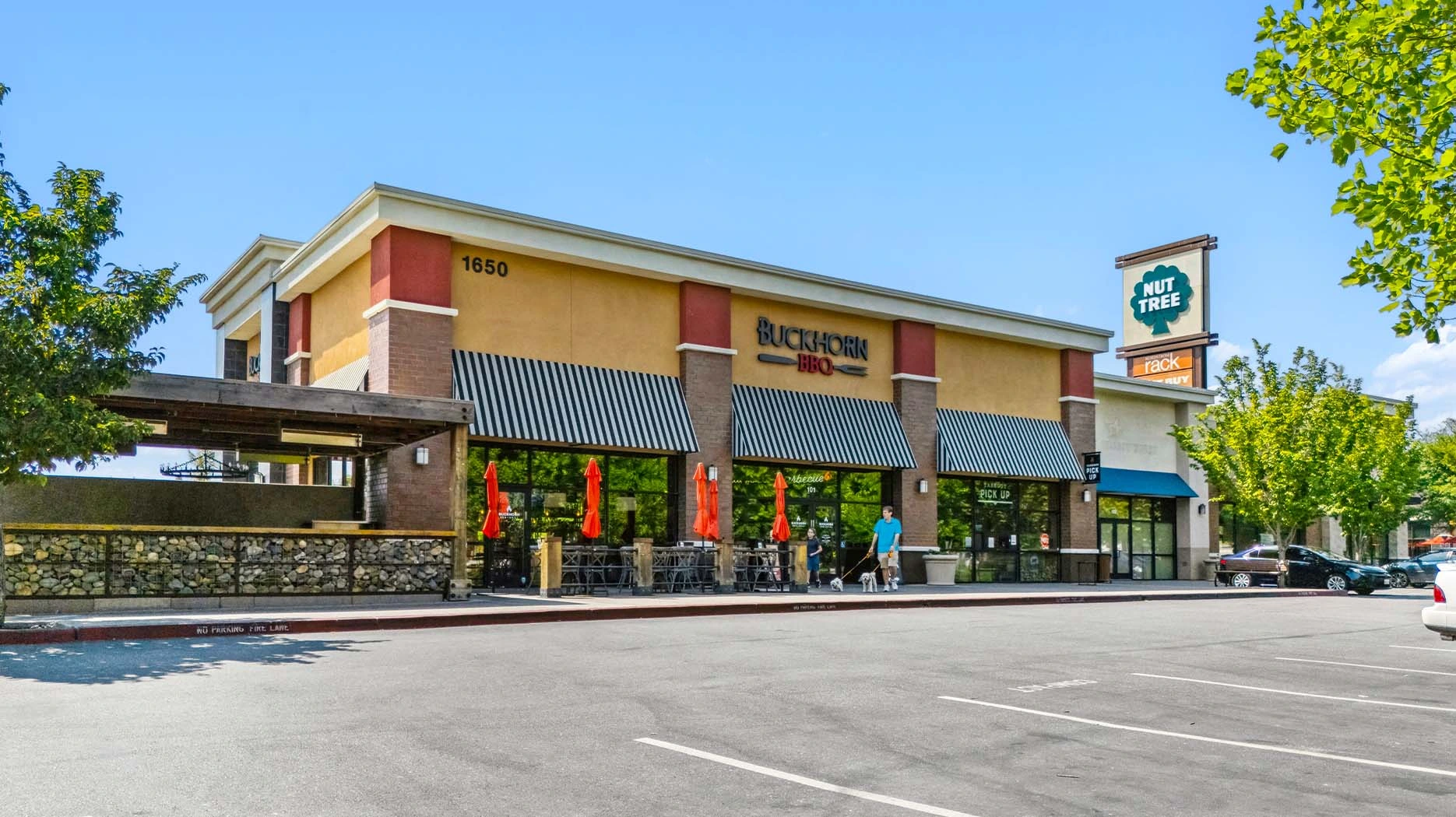 Nut Tree Retail Shops | Buckhorn Grill & Dave’s Hot Chicken