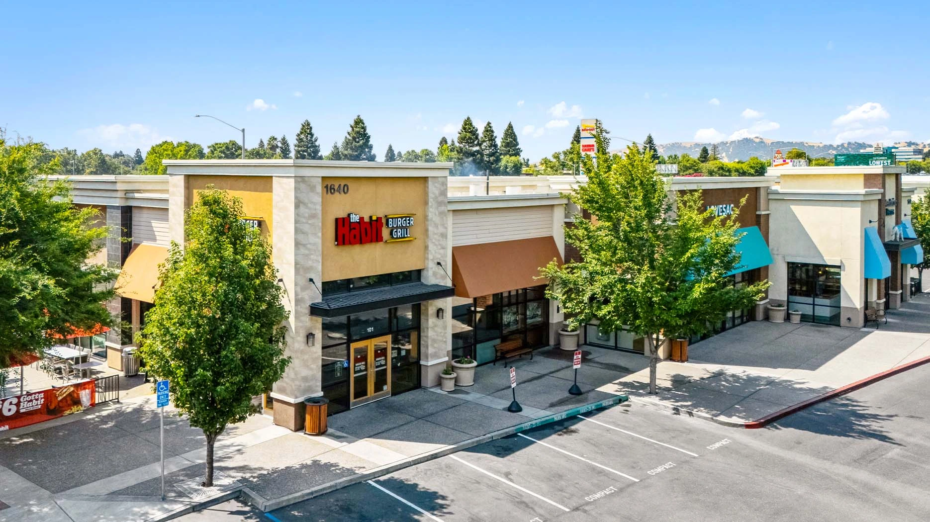 Nut Tree Retail Shops | Habit & Mendocino Farms-Anchored