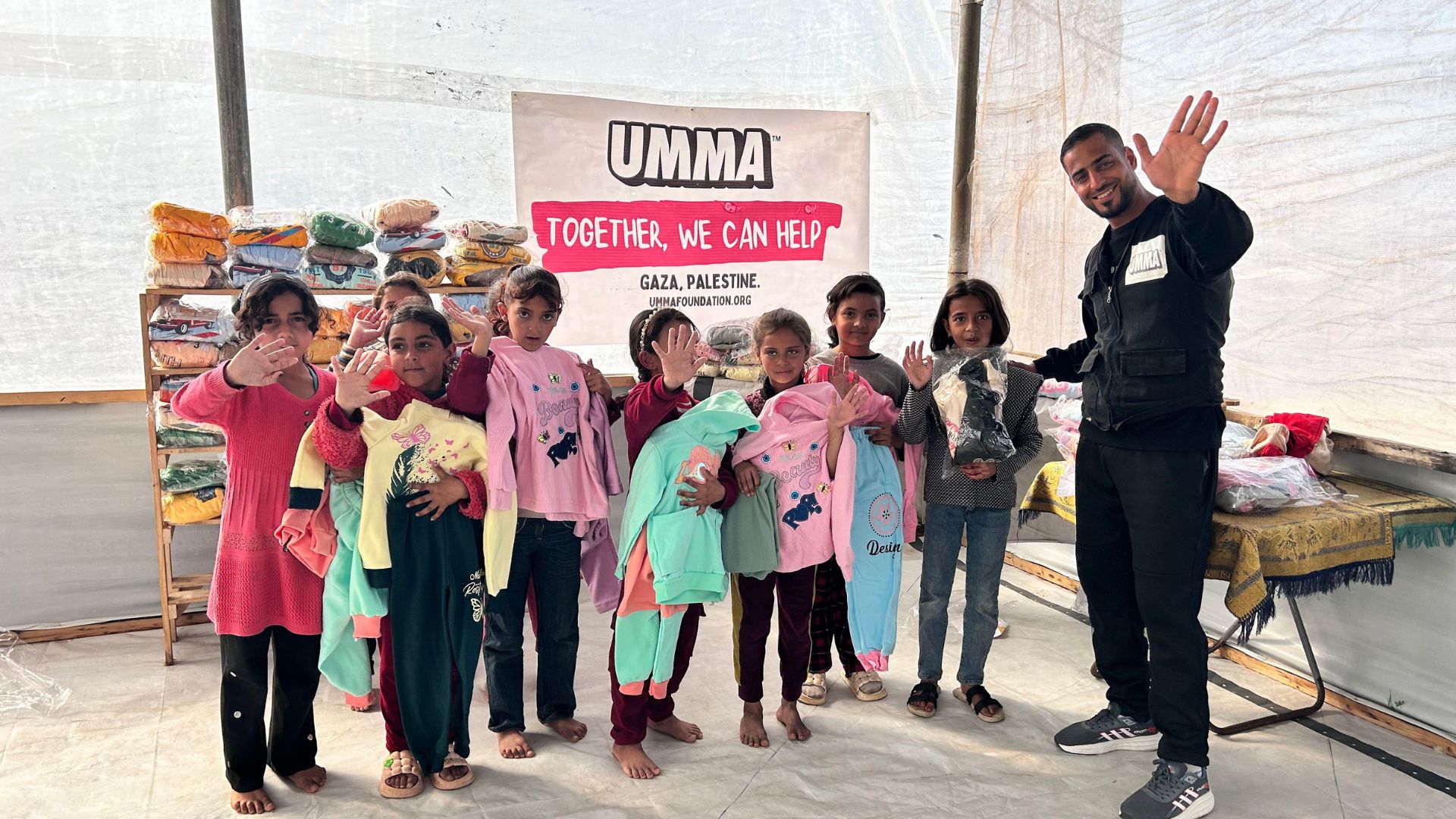 Umma Foundation distributing clothes to displaced children in Gaza.
