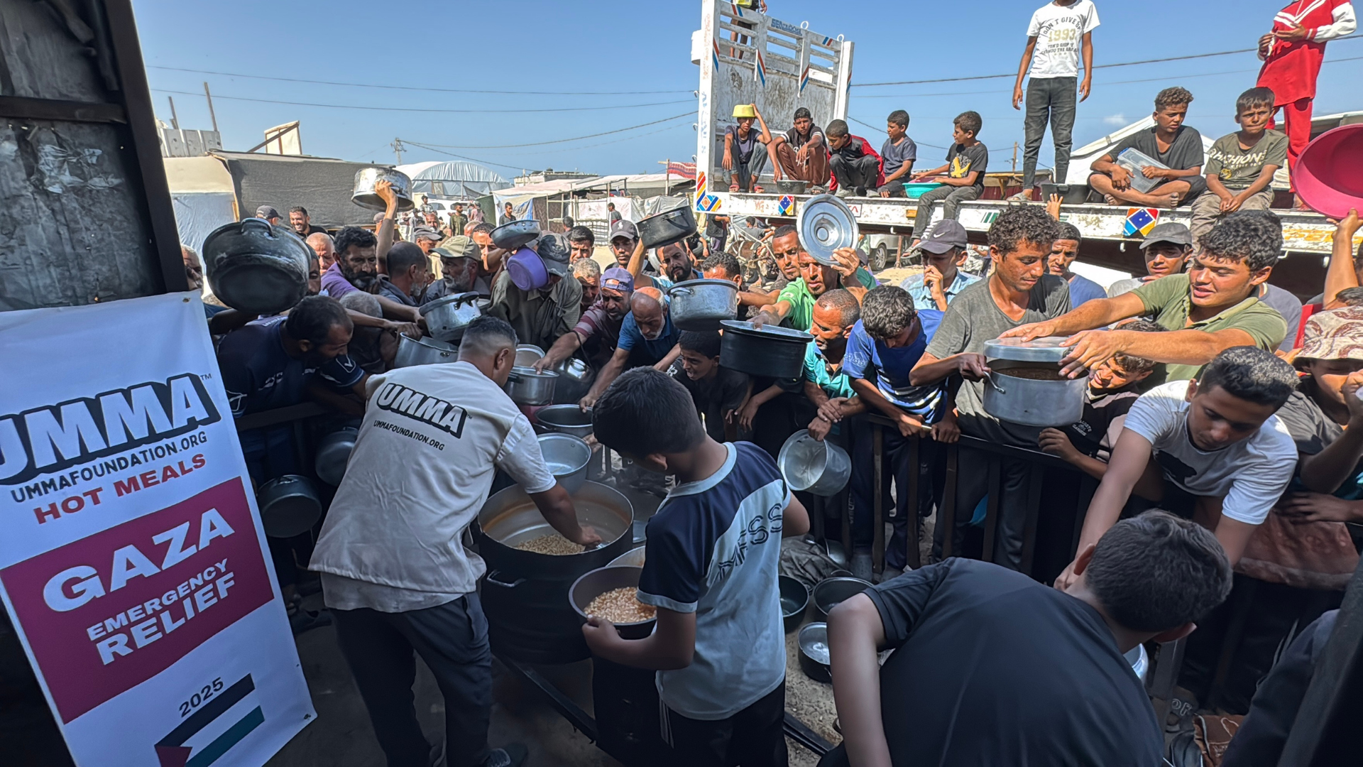 humanitarian aid food distribution in Gaza