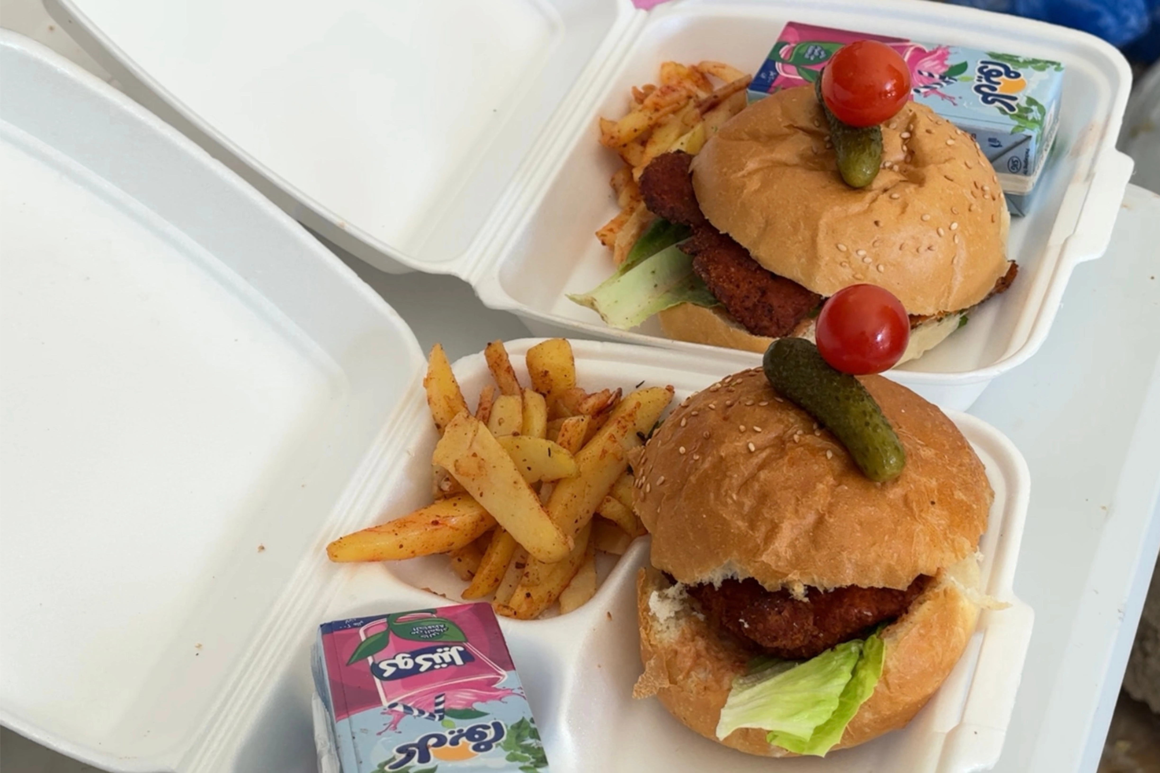 UMMA hot meals in Gaza, burgers for children and traditional Qidra for families