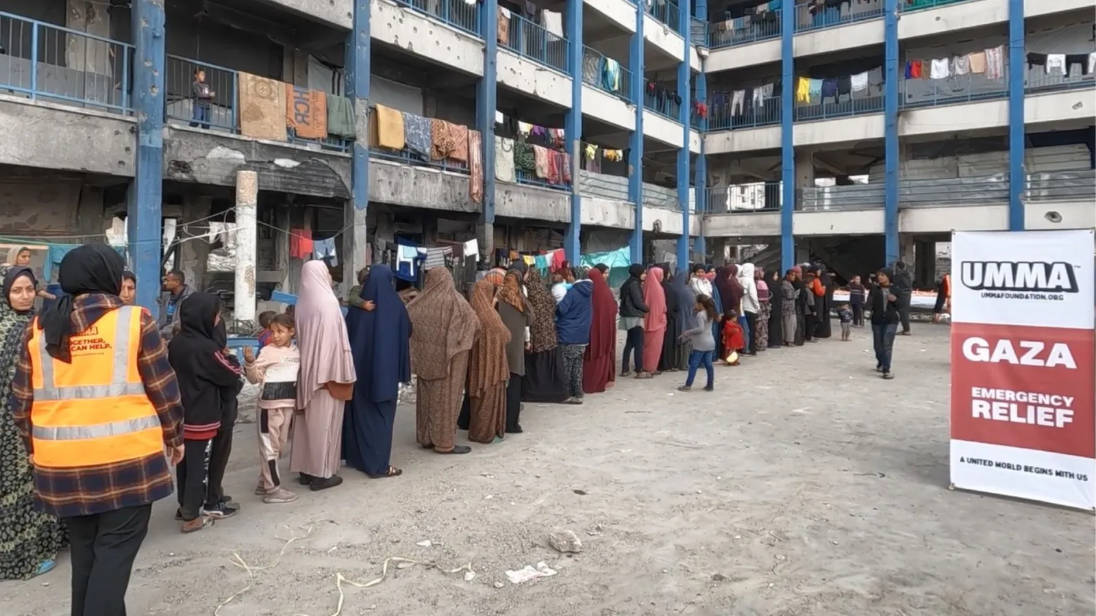 Volunteers distributing fresh bread to displaced families in Gaza