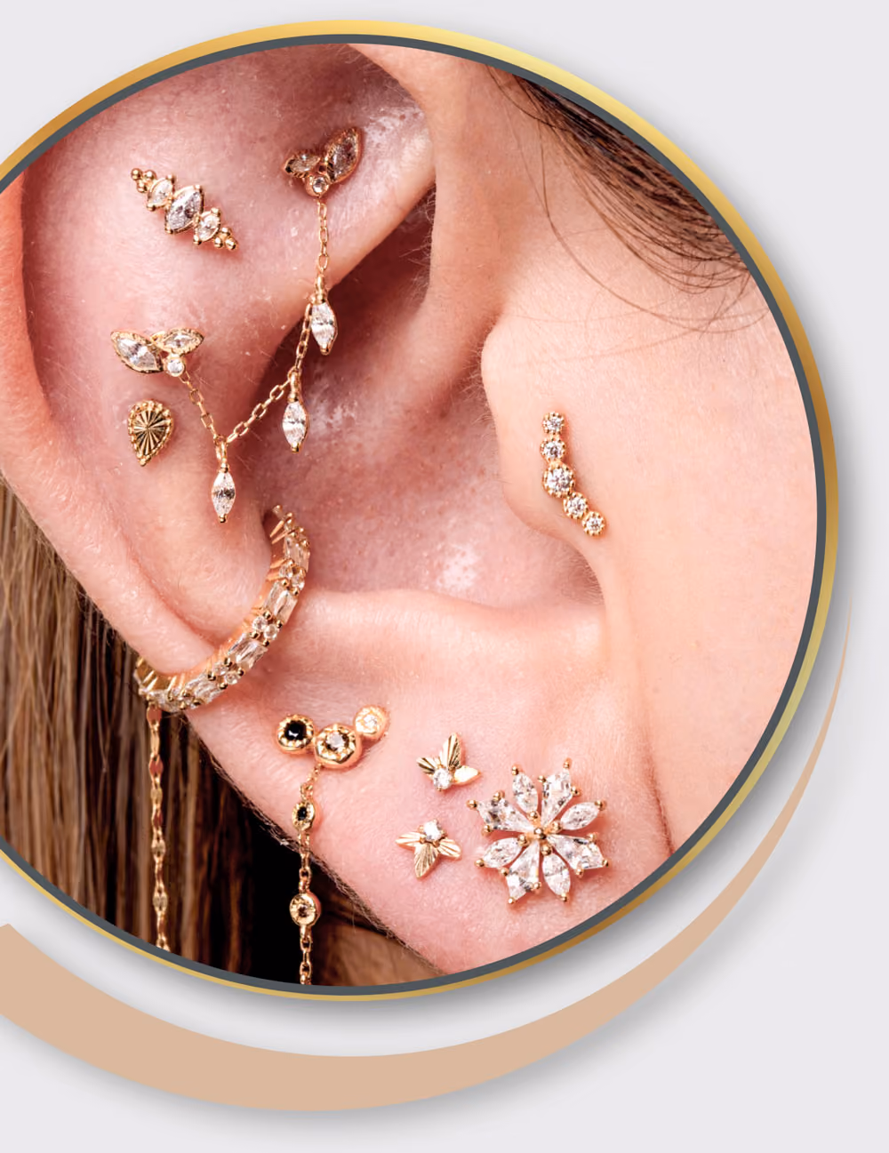 Ästhetisches Ohrpiercing Curated Ear Schmuck Kombination Aachen