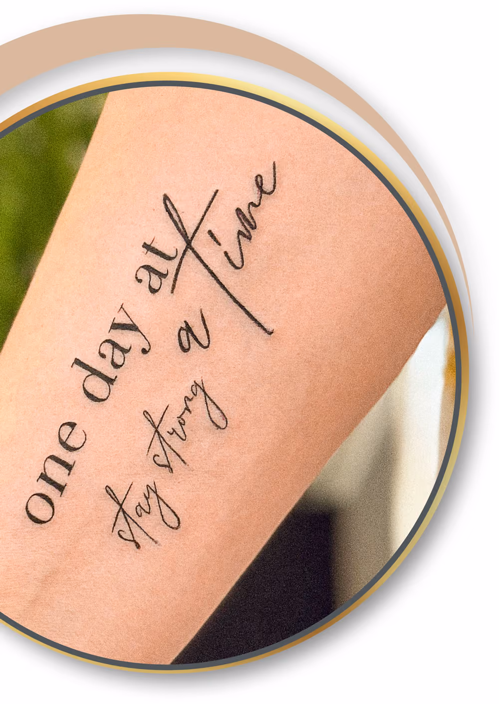 Lettering Tattoo mit individuell gestalteter Schrift, Tattoo Aachen
