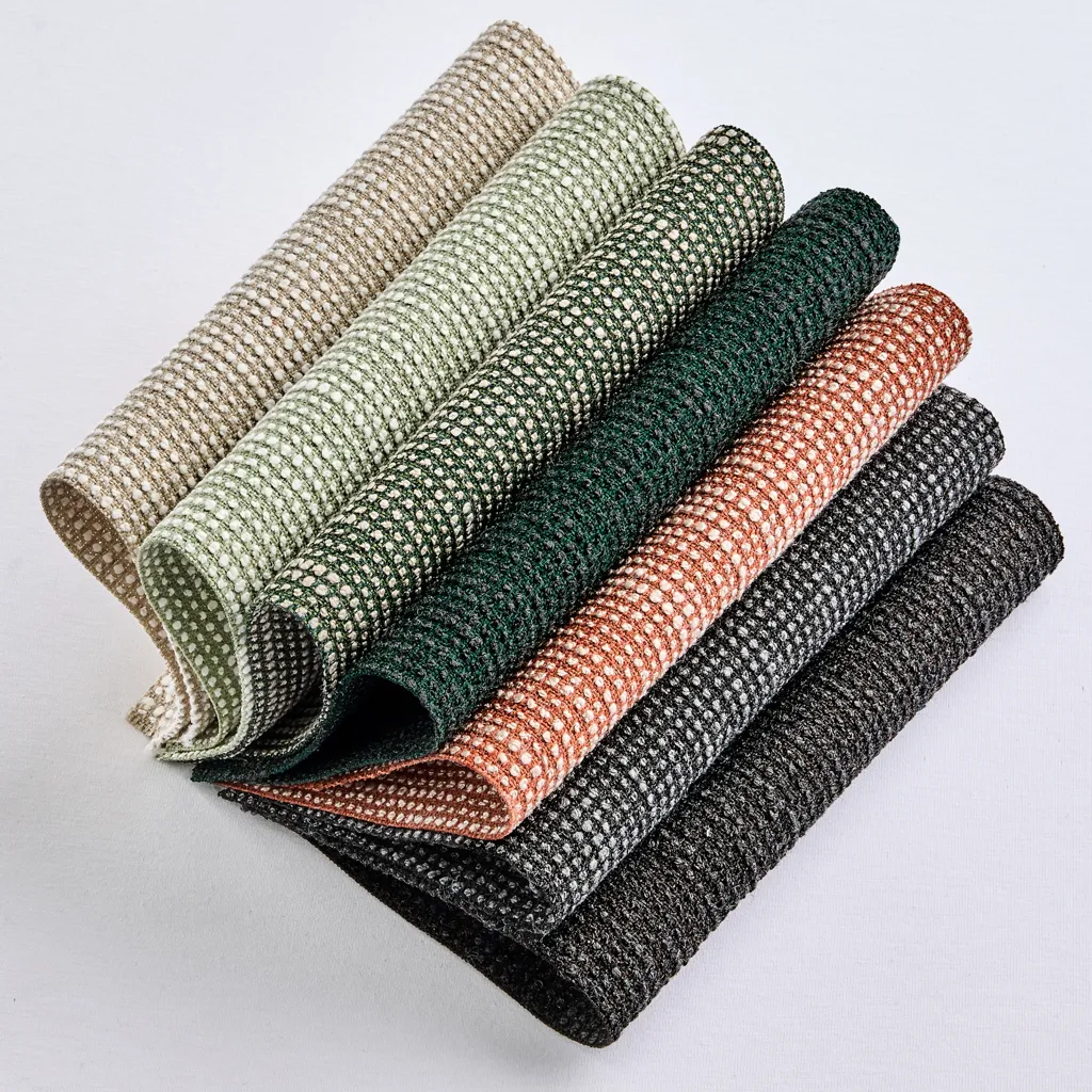 Les tissus d'extérieur recyclés Sunbrella Slow sont écologiques, durables et résistants à la décoloration, parfaits pour les espaces extérieurs durables et performants.