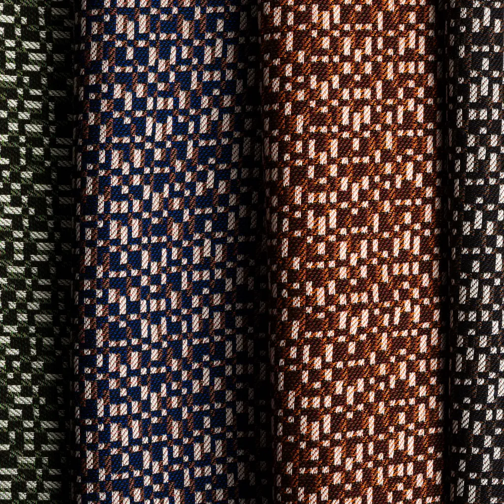 Tissu d'extérieur en jacquard précieux Sunbrella Carat, luxueux, durable et résistant à la décoloration, offrant une texture et un style élégants pour les espaces extérieurs haut de gamme.