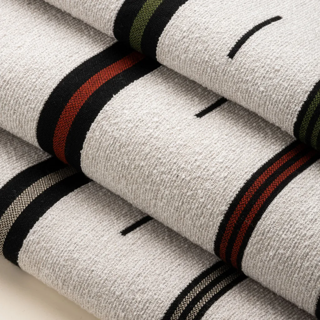 Tissu d'extérieur à motif rayé tendance Sunbrella Khaima, vibrant, durable et résistant à la décoloration, conçu pour ajouter une touche élégante et rafraîchissante aux espaces extérieurs.