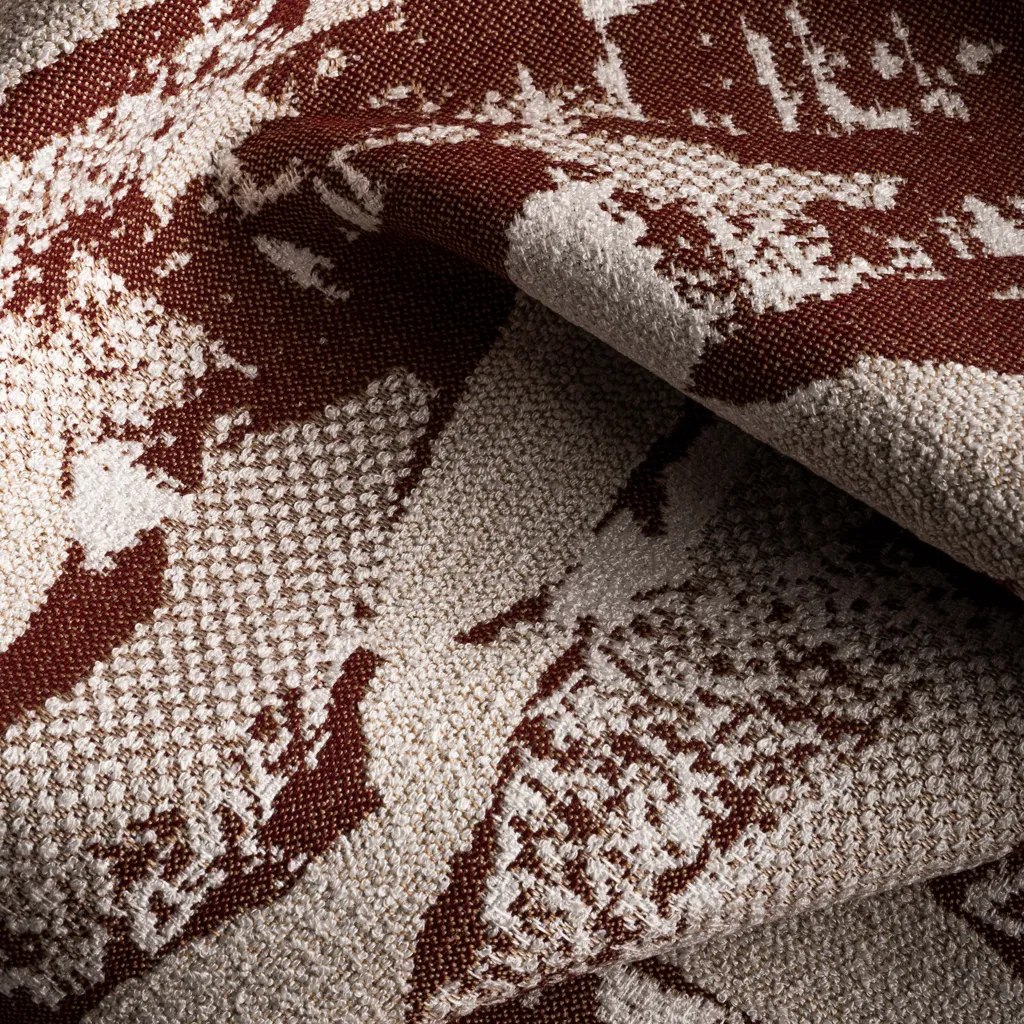 Tissu d'extérieur Sunbrella Yama : design jacquard riche inspiré des montagnes, durable, résistant à la décoloration et parfait pour ajouter une touche élégante inspirée de la nature aux espaces extérieurs.