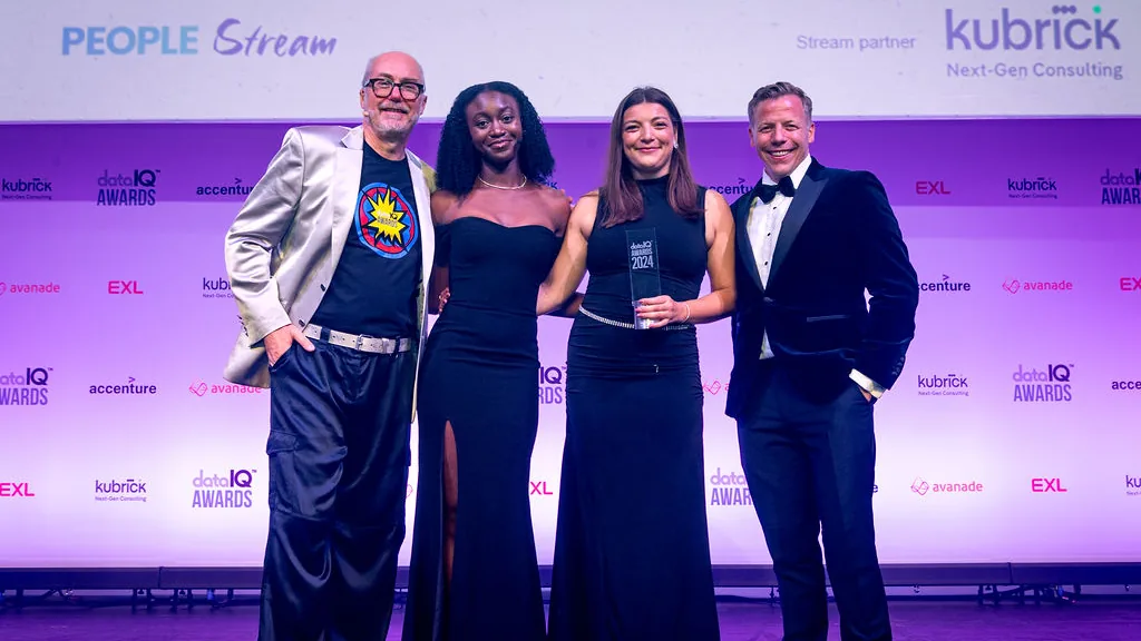Danique Hekkema of Data Booster receiving the 2024 DataIQ award