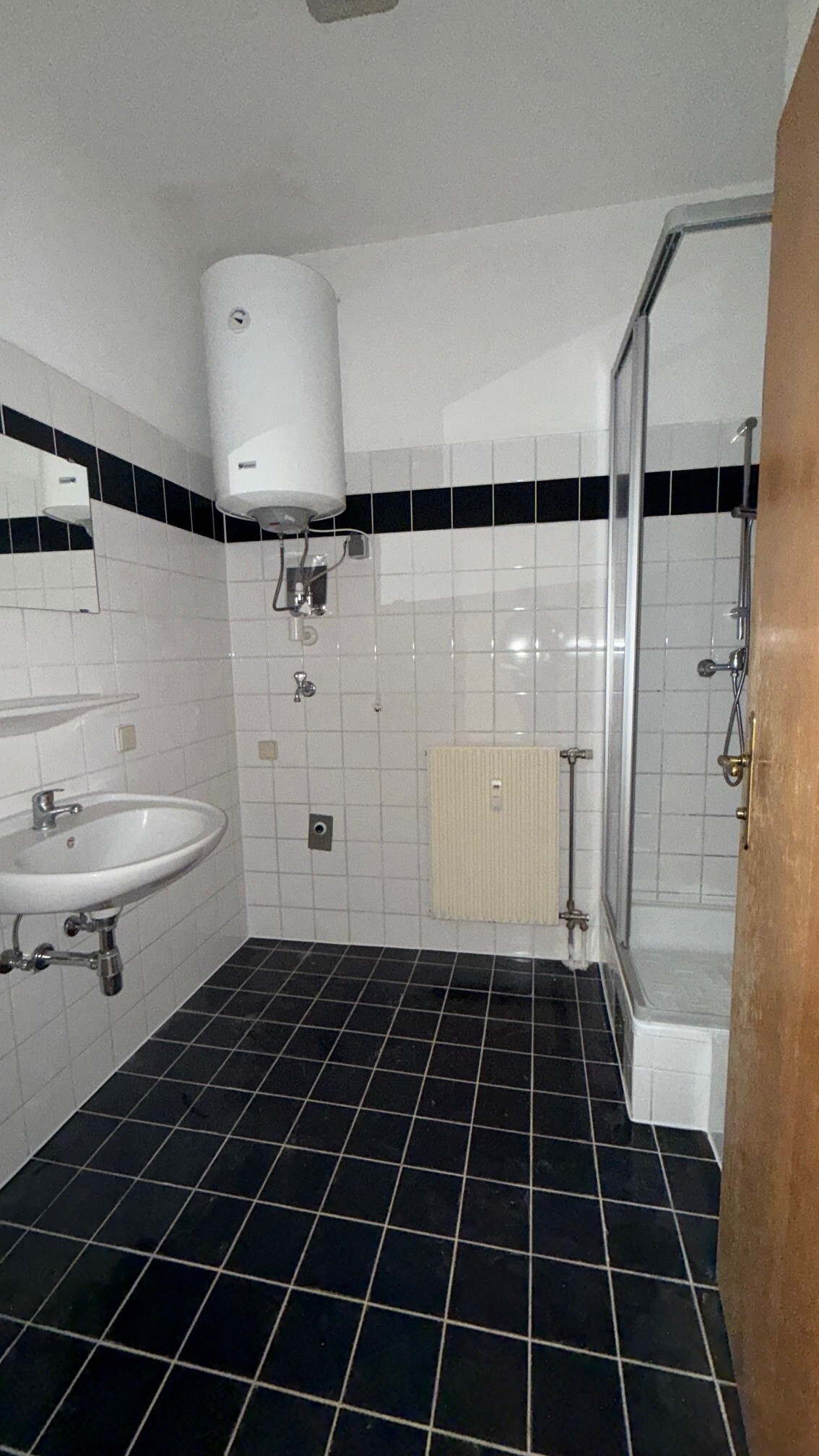 Gemütliche 2-Zimmer-Wohnung mit neu sanierter Küche und Balkon!