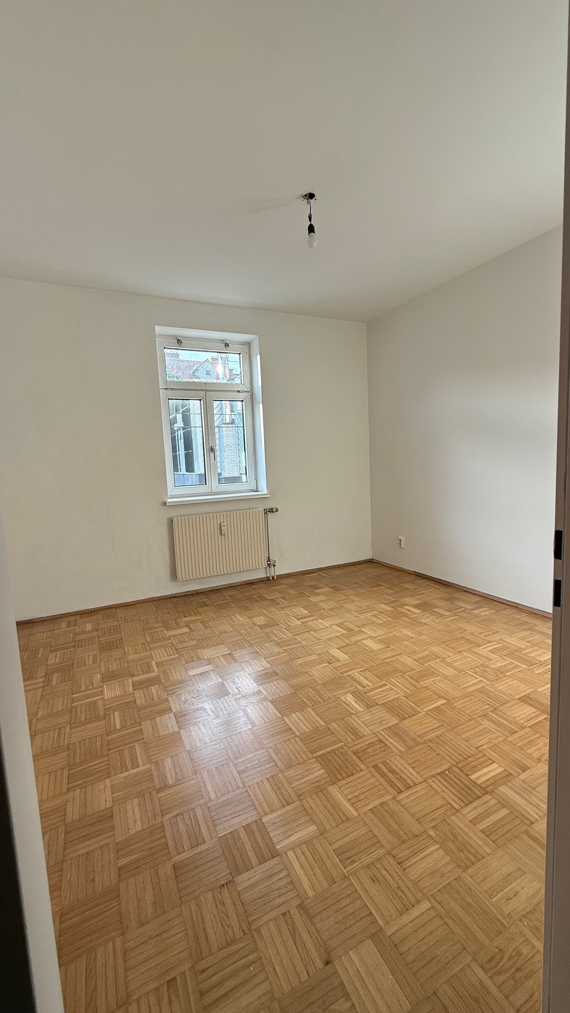 Gemütliche 2-Zimmer-Wohnung mit neu sanierter Küche und Balkon!