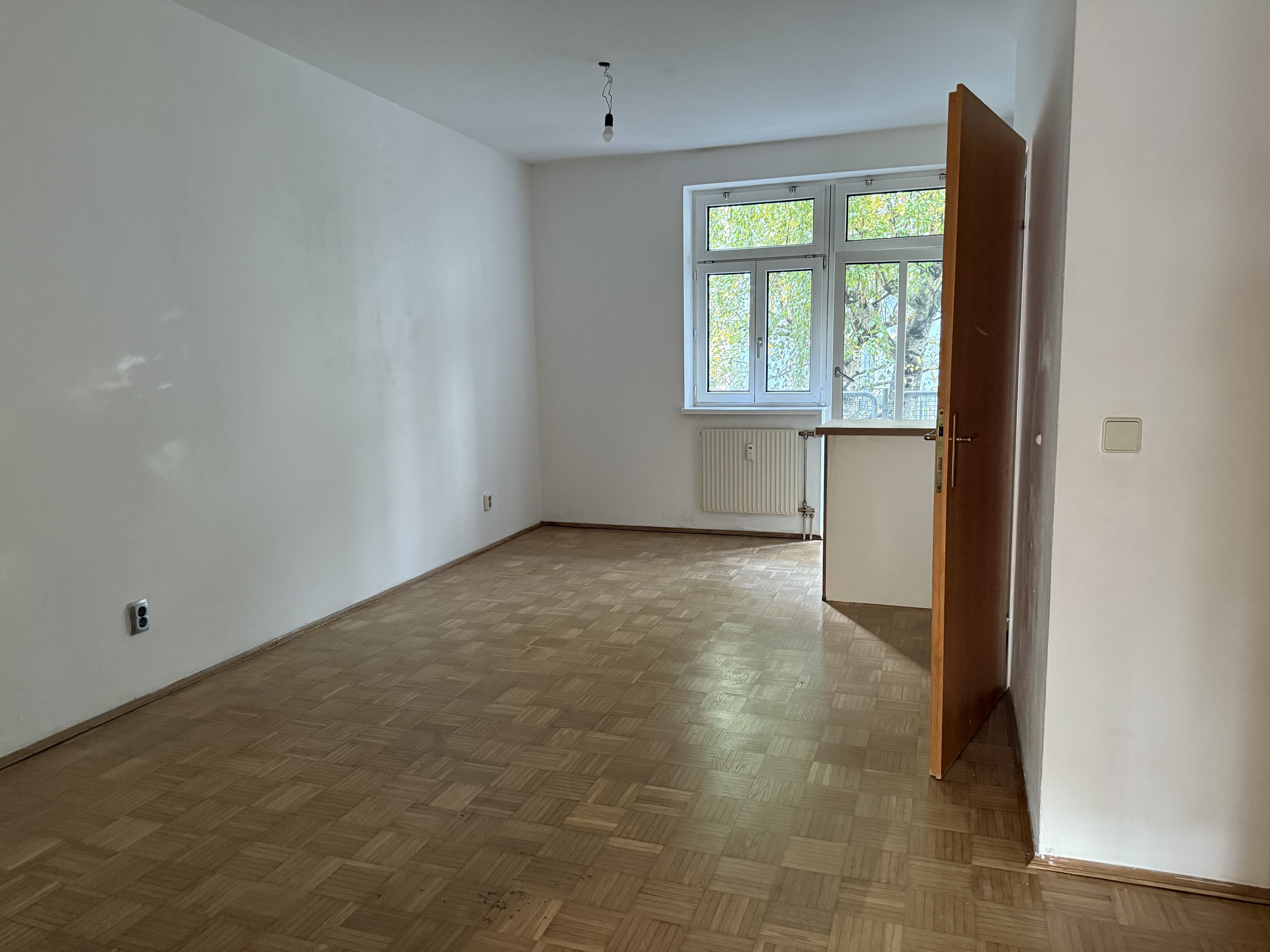 Gemütliche 2-Zimmer-Wohnung mit neu sanierter Küche und Balkon!