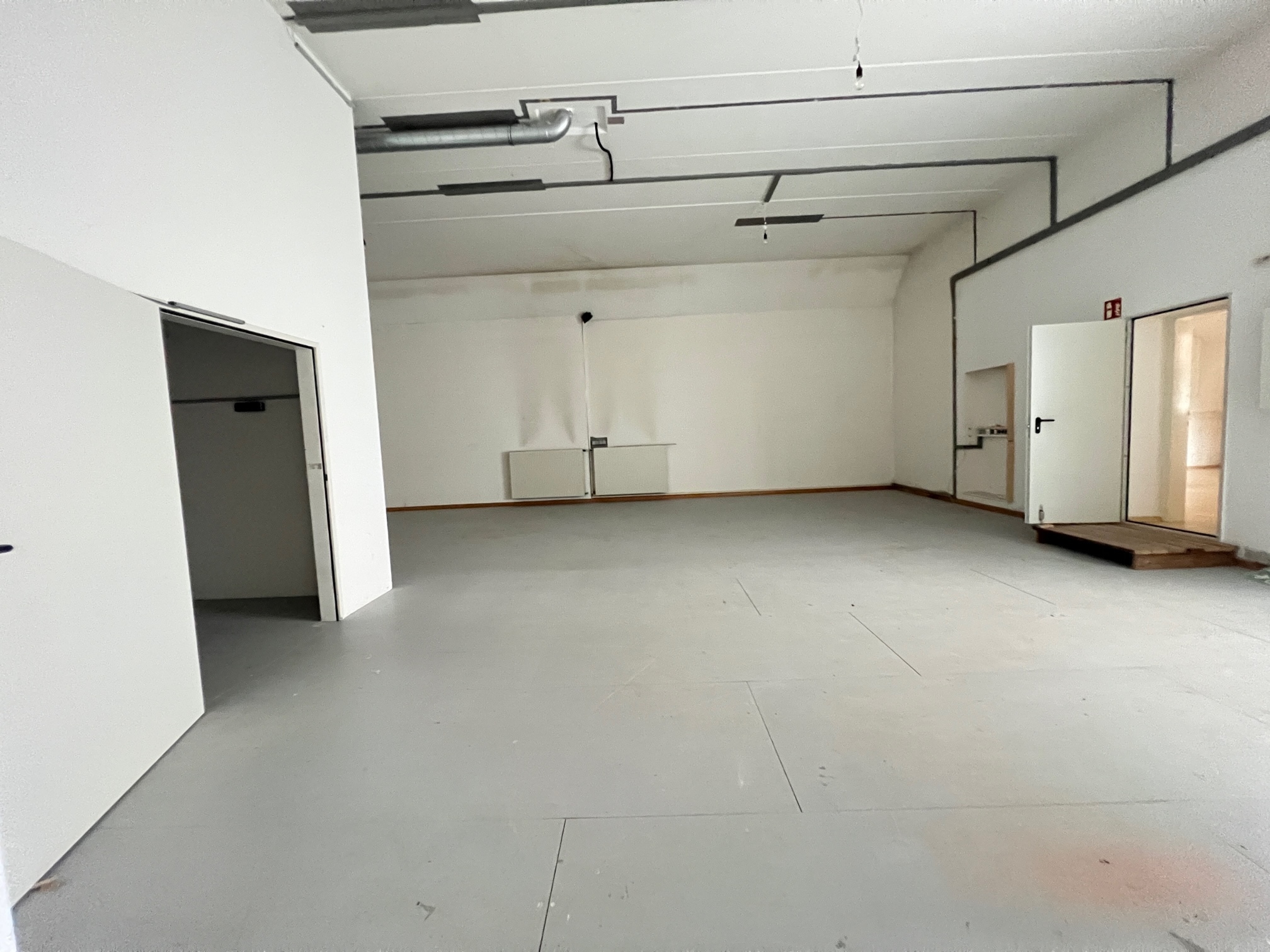 Gewerbeobjekt in St.-Peter mit Büro- und Hallenflächen