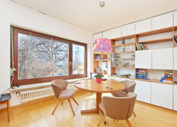 Vielseitiges Ein- oder Zweifamilienhaus mit großzügiger Dachterrasse in beliebter Lage