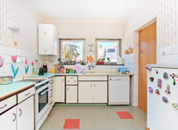 Vielseitiges Ein- oder Zweifamilienhaus mit großzügiger Dachterrasse in beliebter Lage