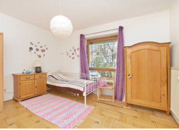 Vielseitiges Ein- oder Zweifamilienhaus mit großzügiger Dachterrasse in beliebter Lage