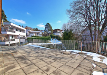 Vielseitiges Ein- oder Zweifamilienhaus mit großzügiger Dachterrasse in beliebter Lage