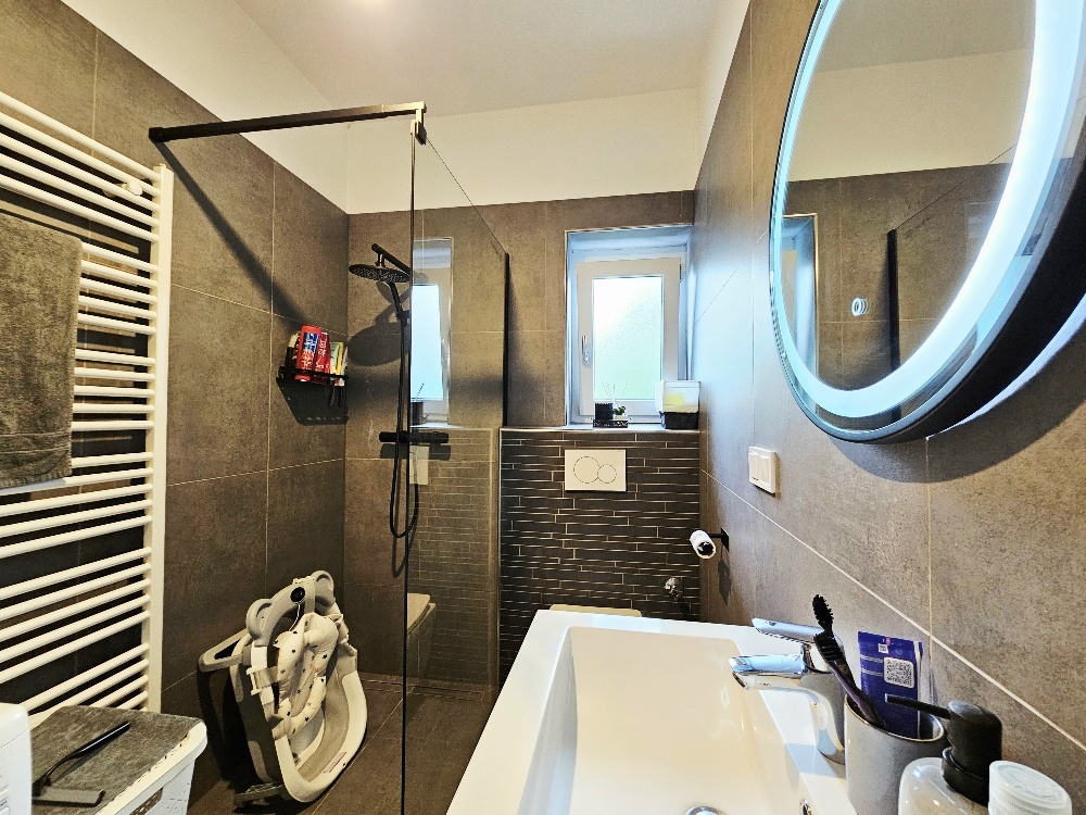 Charmante 2-Zimmer-Wohnung in Graz: Stadtblick, Parkett & Bad mit Fenster! Nur 185.000 €!