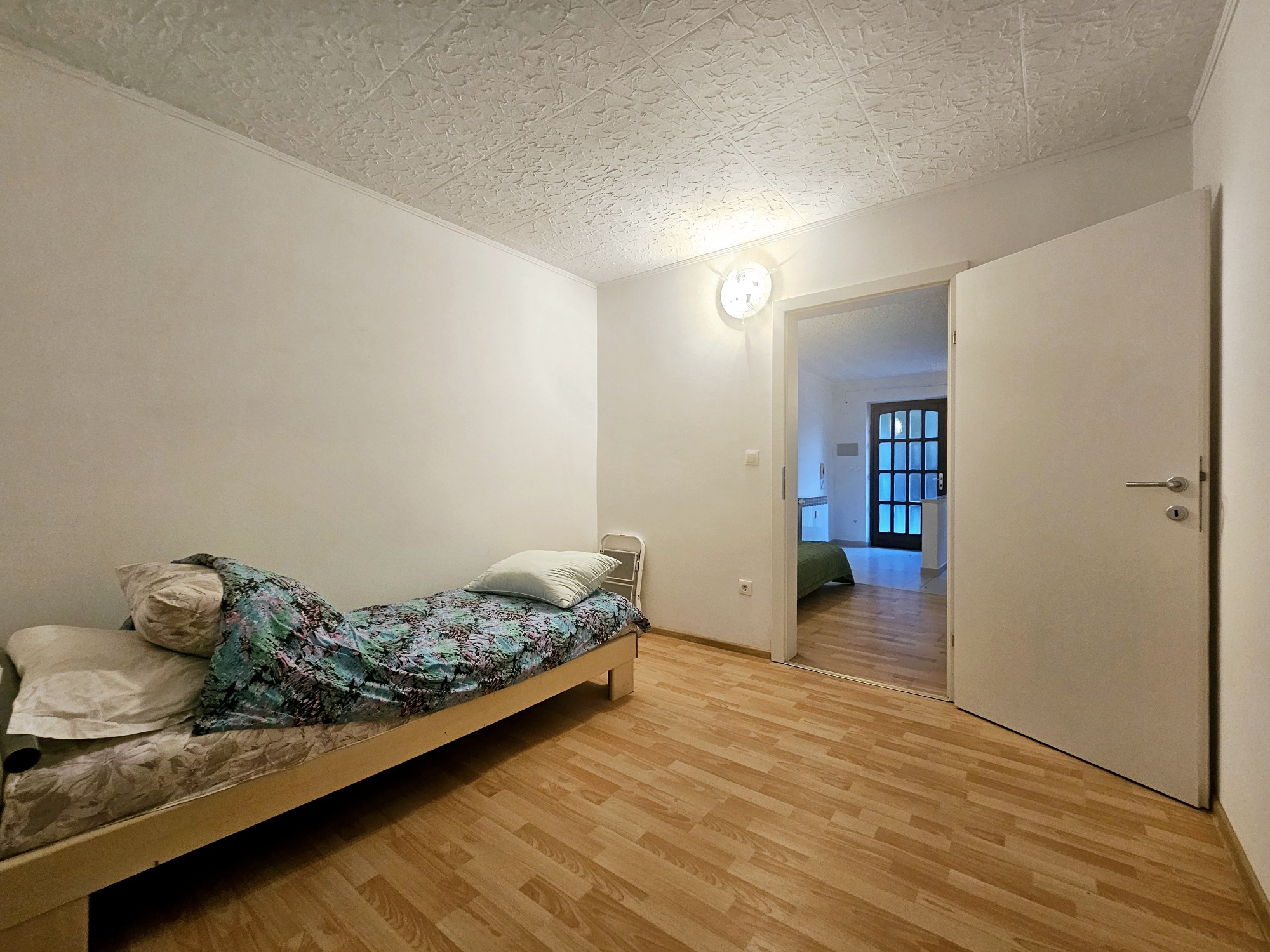 Lichtdurchflutete Stadtoase mit Galerie & Garcionerre im Erdgeschoss