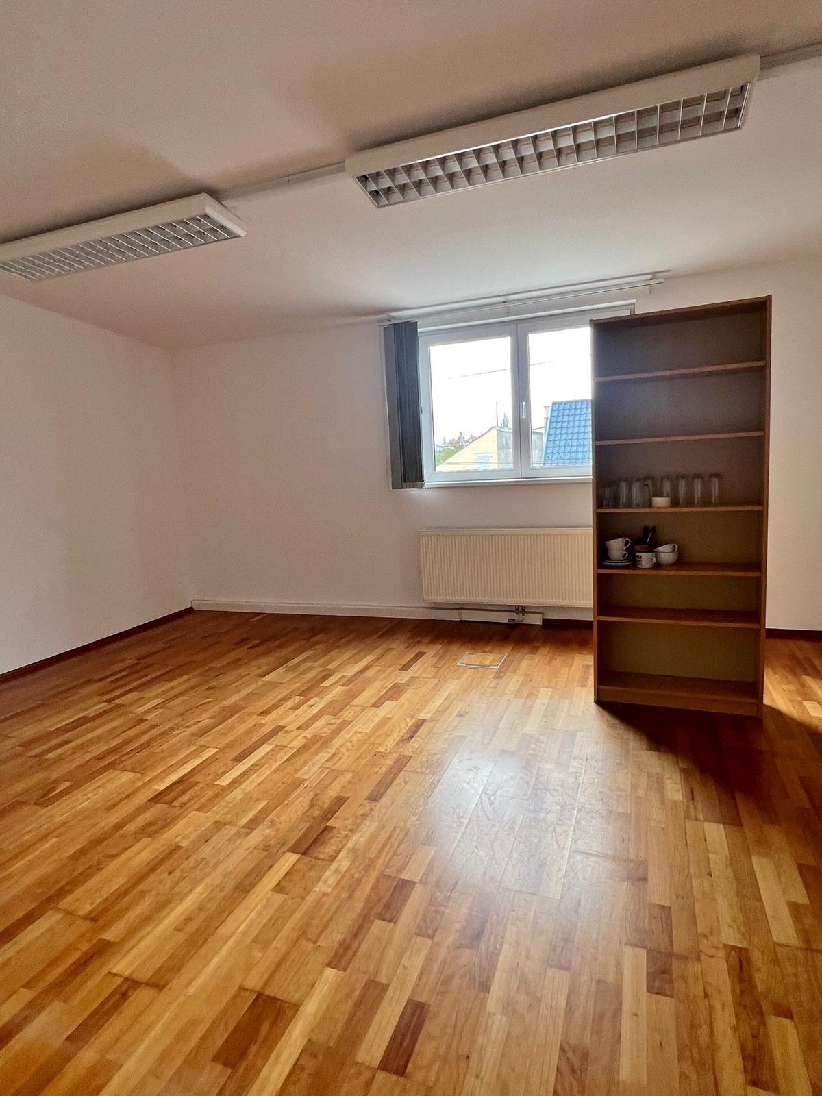 Modern ausgestattete Büroflächen in zentraler Lage, vollklimatisiert, CAT 5