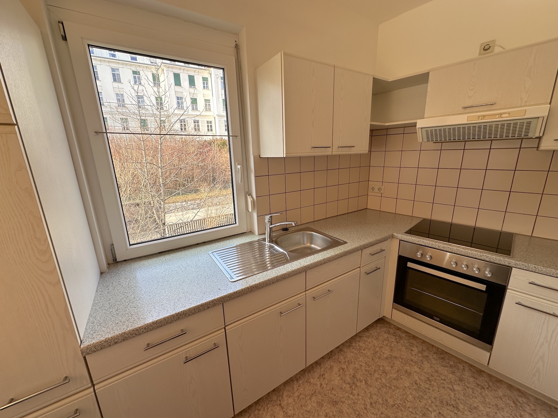 Gemütliche 2-Zi Wohnung mit Stellplatz und Grünblick in 8010 Graz