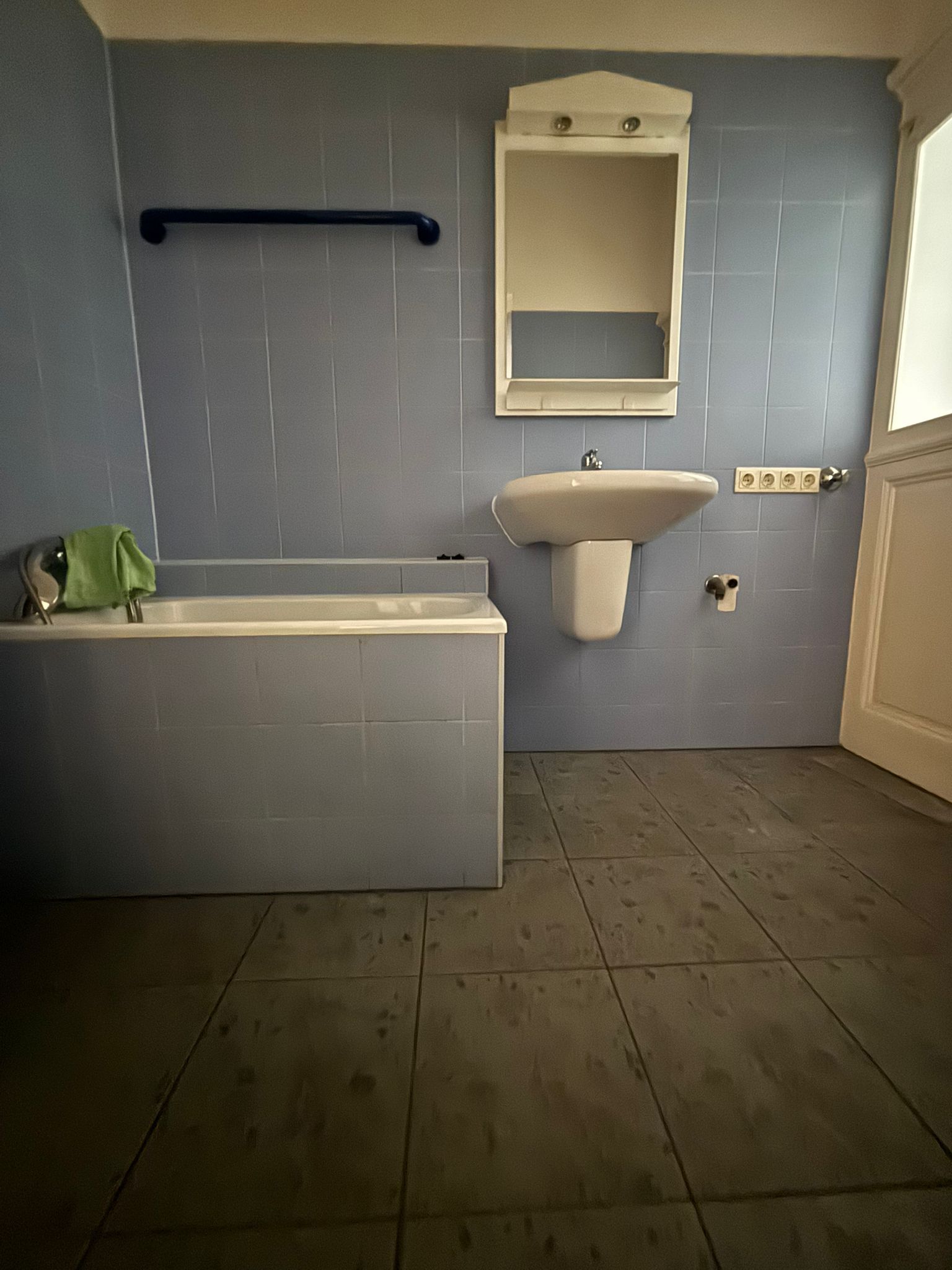 Großzügige 3-Zi. Wohnung mit Terrasse, Parkett & Stadtblick in 8010 Graz