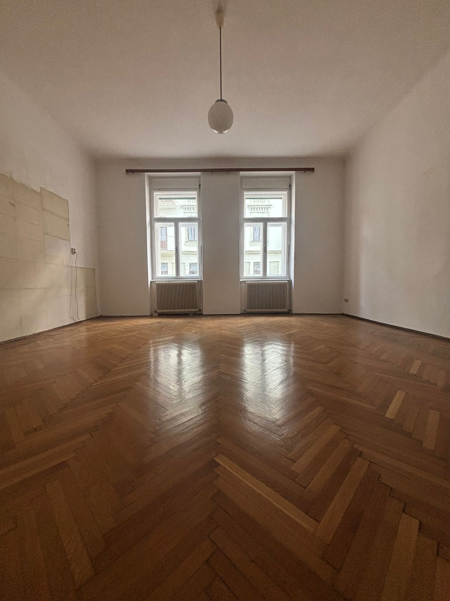 Großzügige 3-Zi. Wohnung mit Terrasse, Parkett & Stadtblick in 8010 Graz