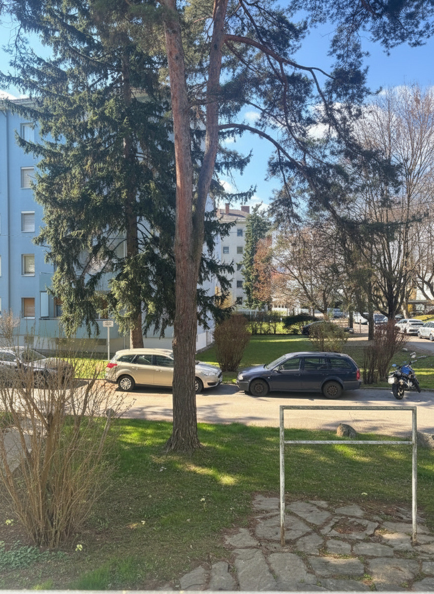 Gemütliche möbelierte 2-Zi-Wohnung mit Balkon, Parkplatz & Grünblick in 8045!