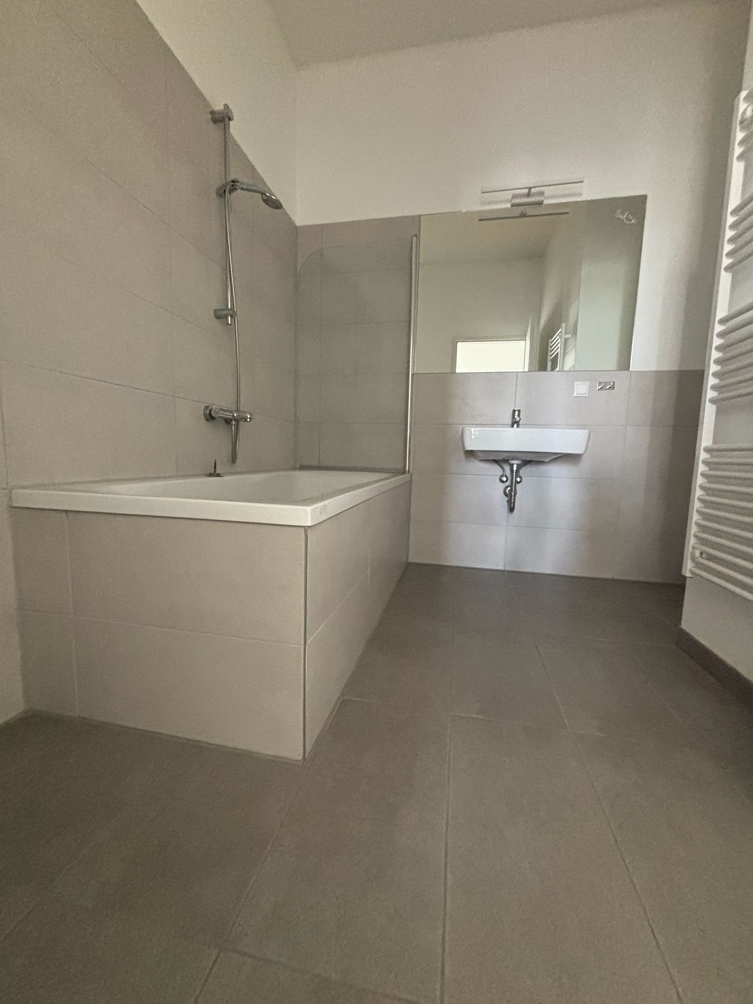 Moderne 3-Zimmer-Wohnung mit Balkon in Graz 8041!