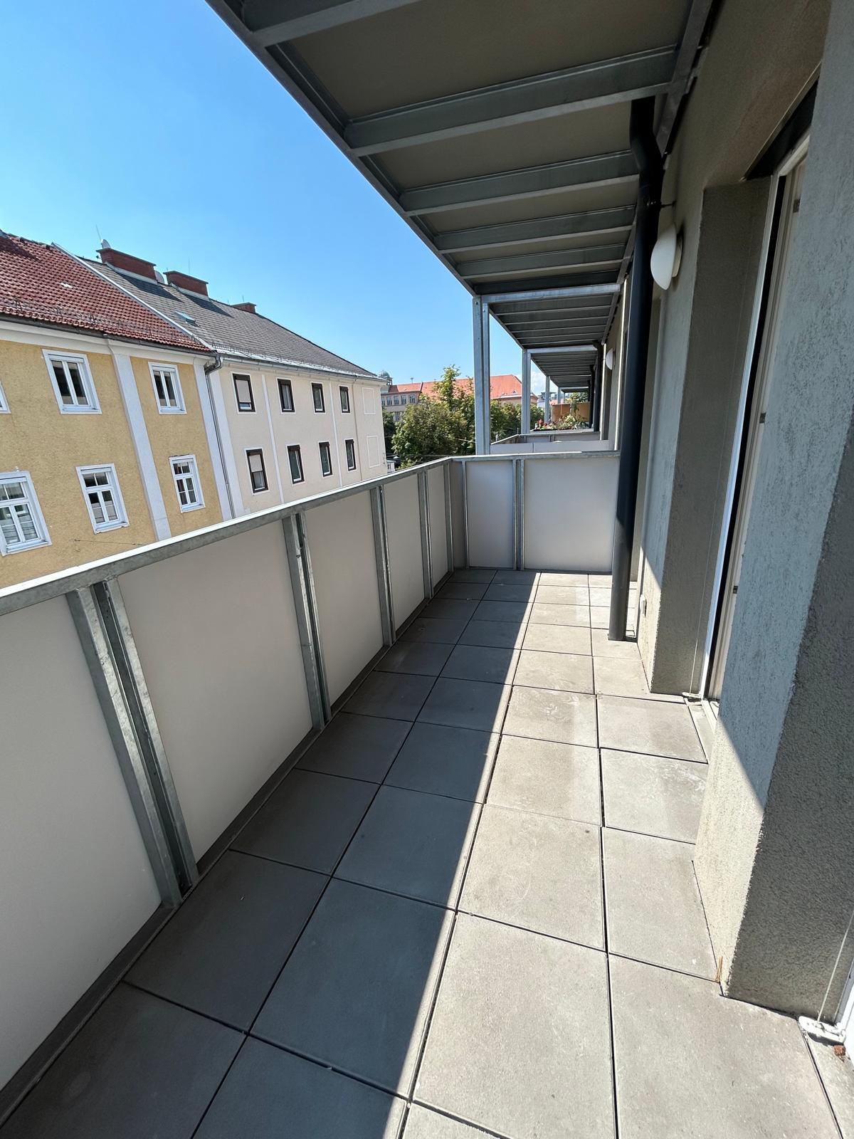 Charmante 3-Zi-Wohnung mit Balkon, Stadtblick!