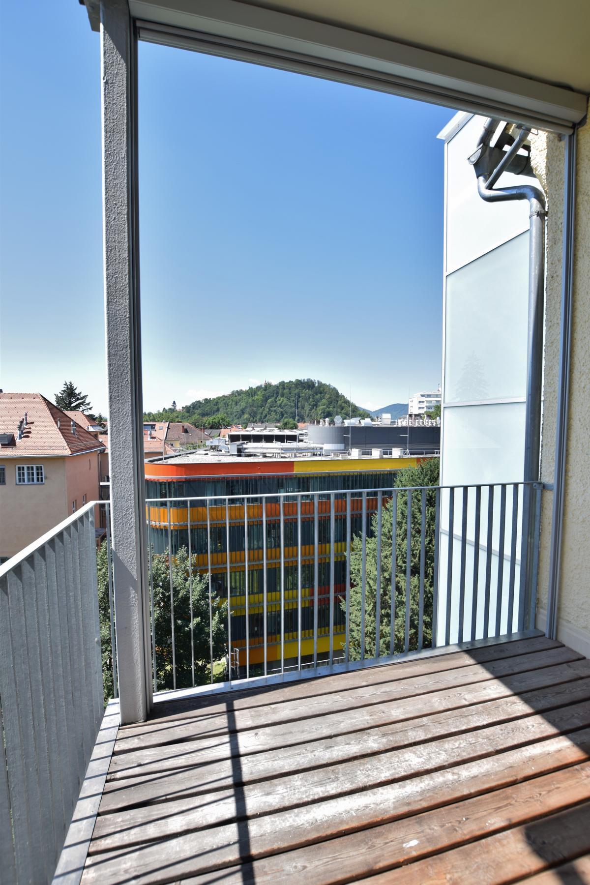 Helle 3-Zi-Wohnung in Graz mit Balkon, Aufzug, Parkett & tollem Stadt- und Grünblick!
