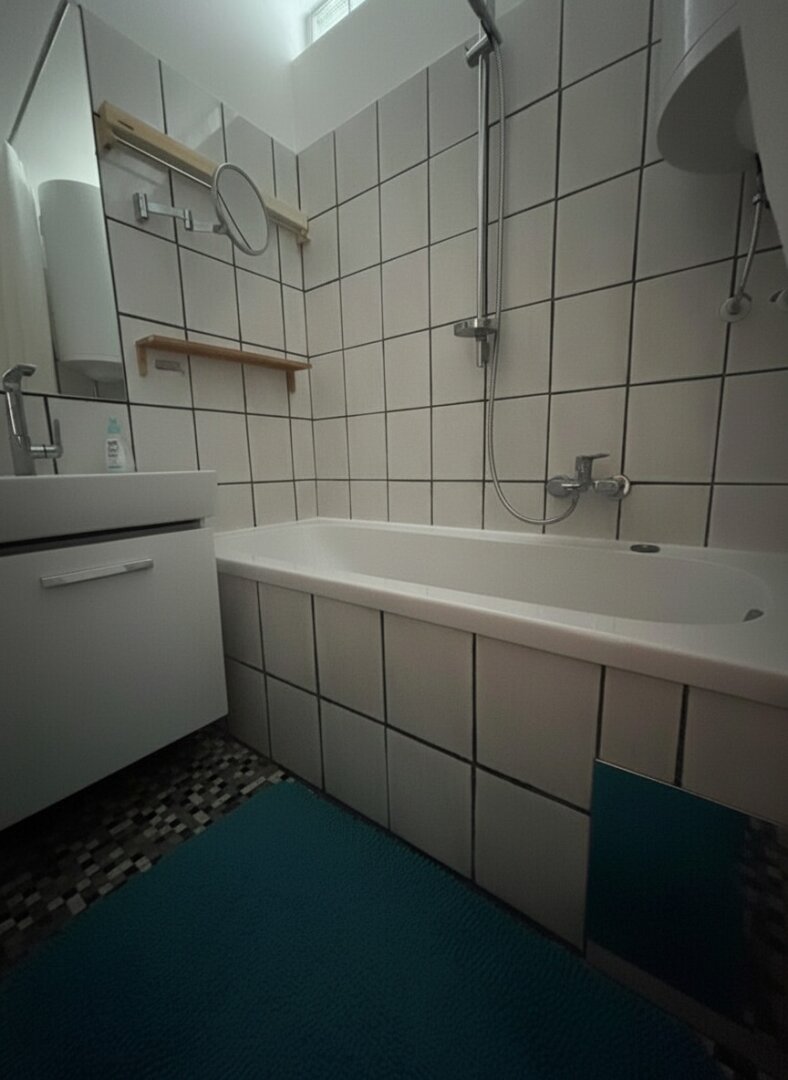 Gemütliche möbelierte 2-Zi-Wohnung mit Balkon, Parkplatz & Grünblick in 8045!