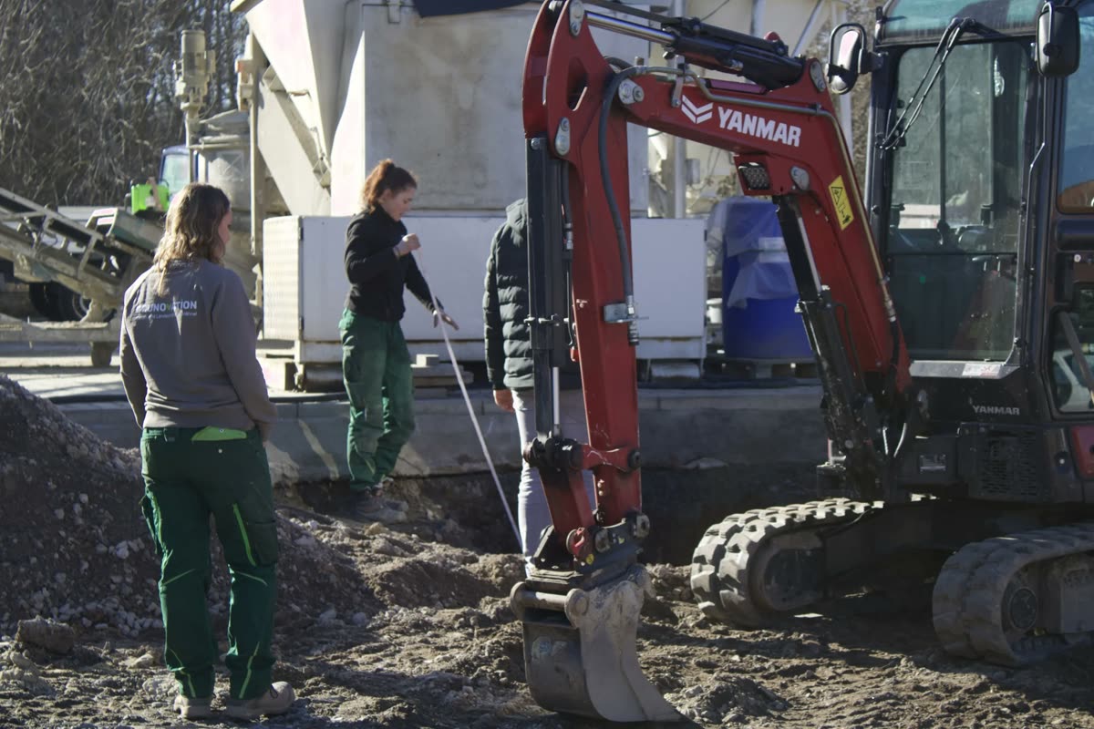 Grünovation mit Bagger