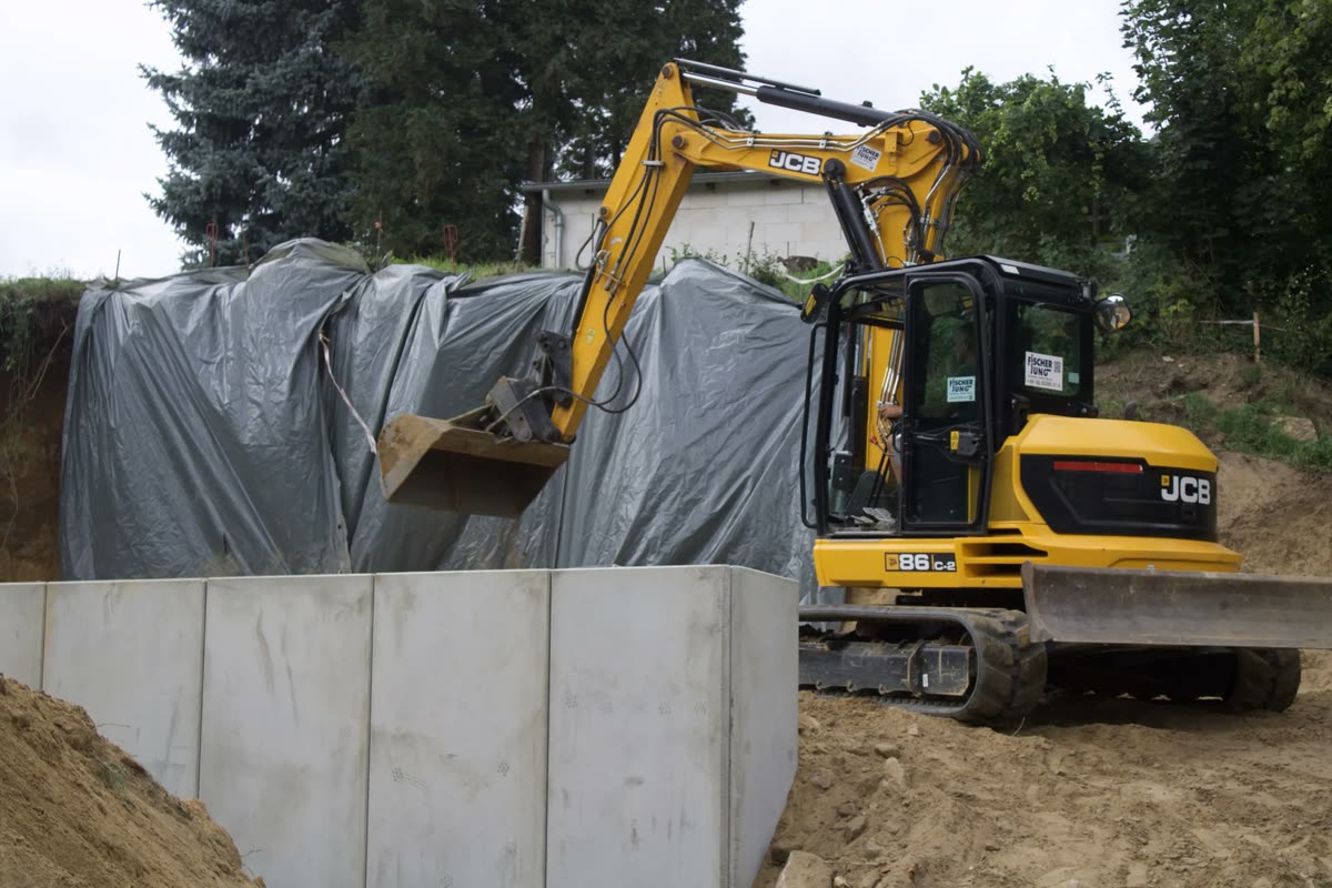 Bagger beim Erdaushub