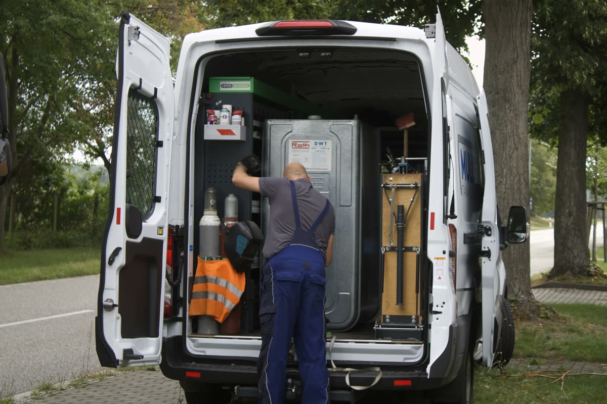 Servicefahrzeug mit Ausrüstung eines Kunden