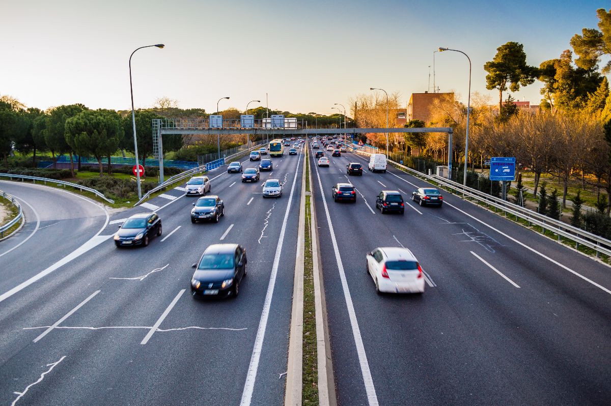 Heavy traffic on a multi-lane highway, illustrating truck wreck safety tips for drivers
